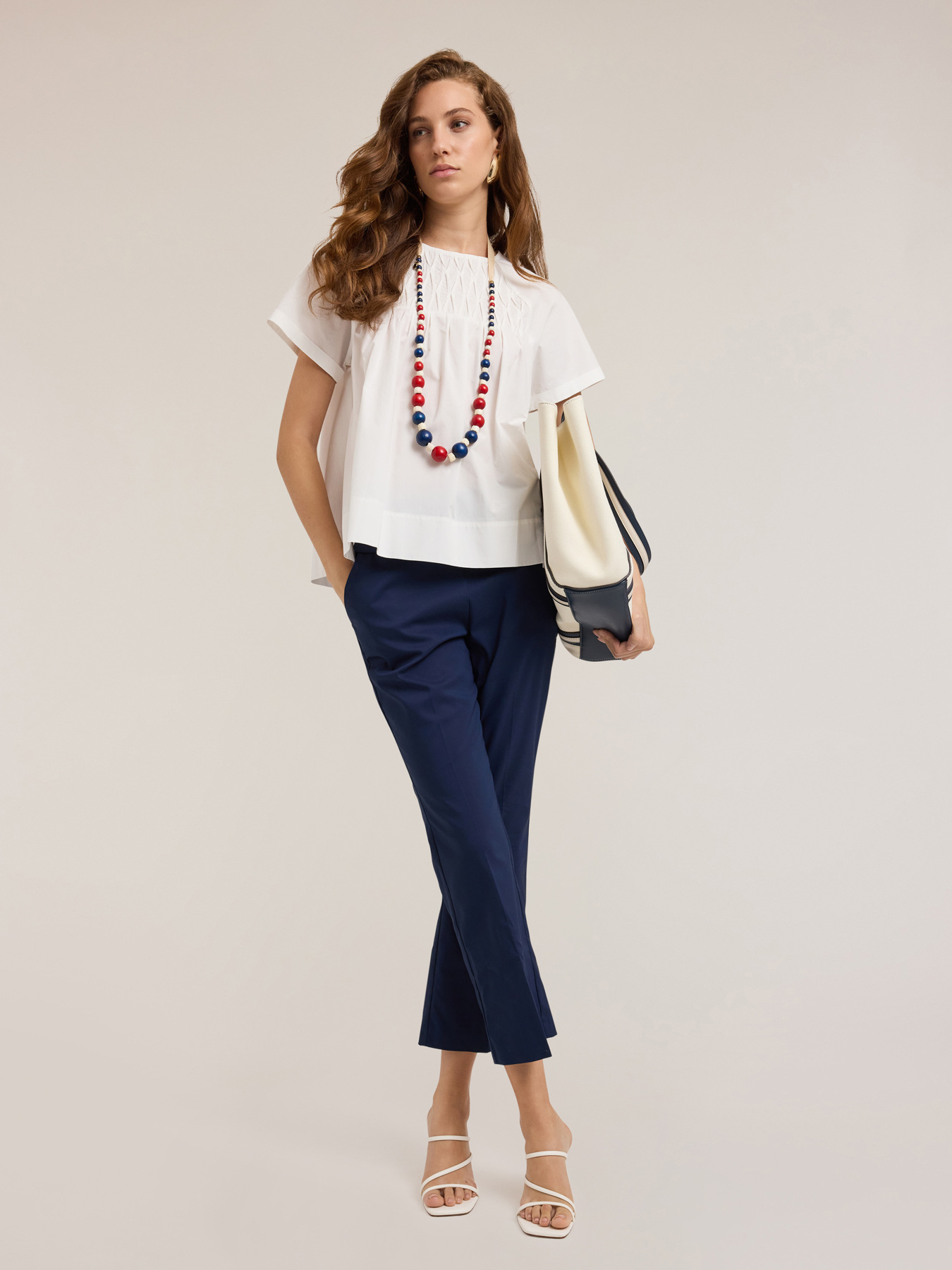 Blusa trabajada en popelina image number 2