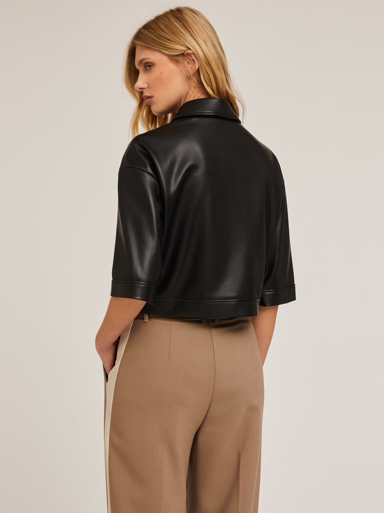 Giacca cropped con colletto in tessuto spalmato image number 1