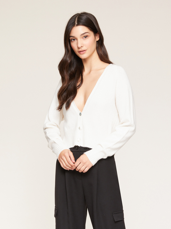 Kurzer Cardigan aus Strick