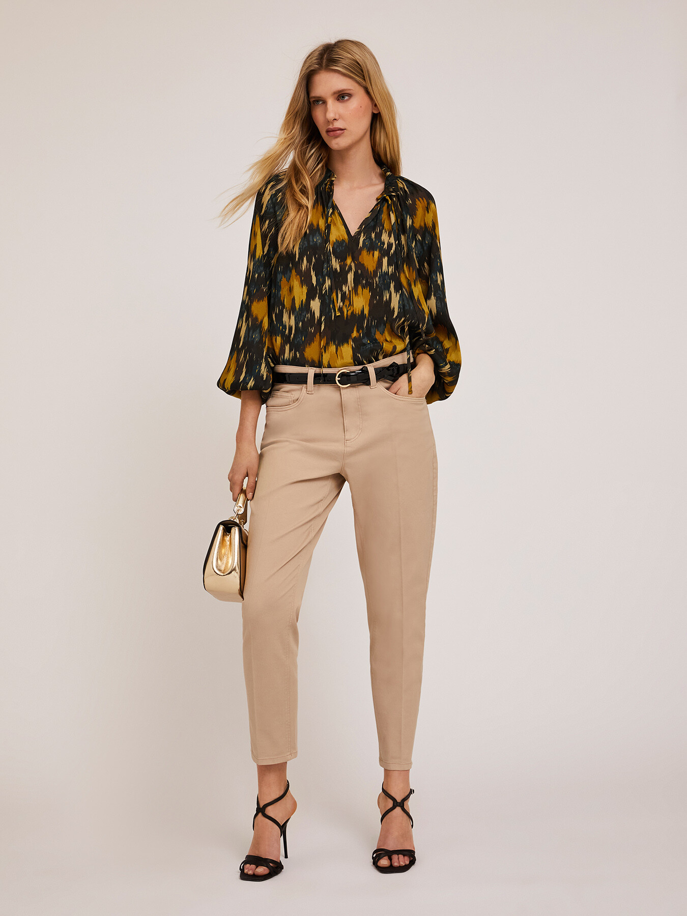 Blusa estampada de crep&eacute; image number 3