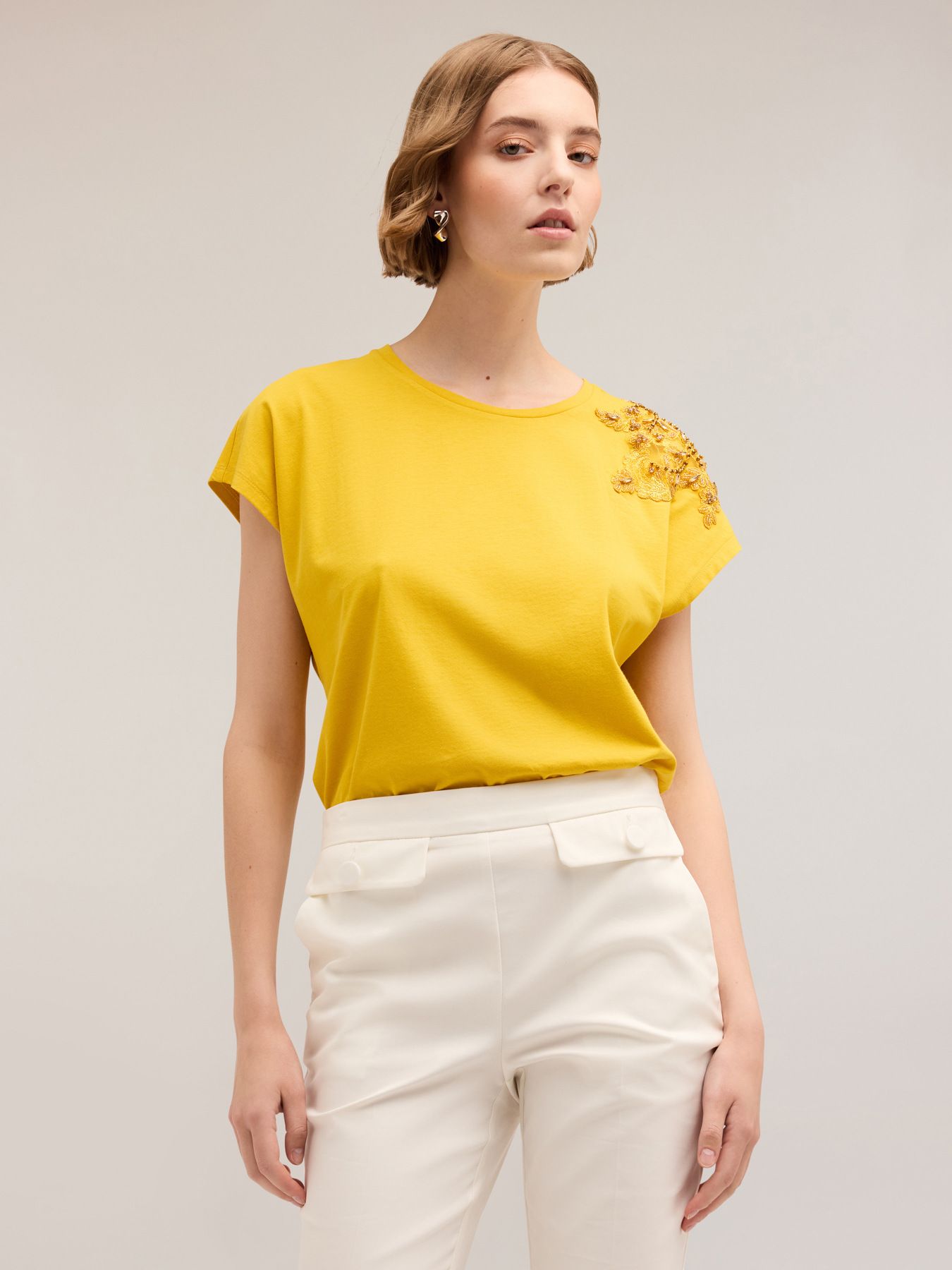 Camiseta con parche bordado image number 3