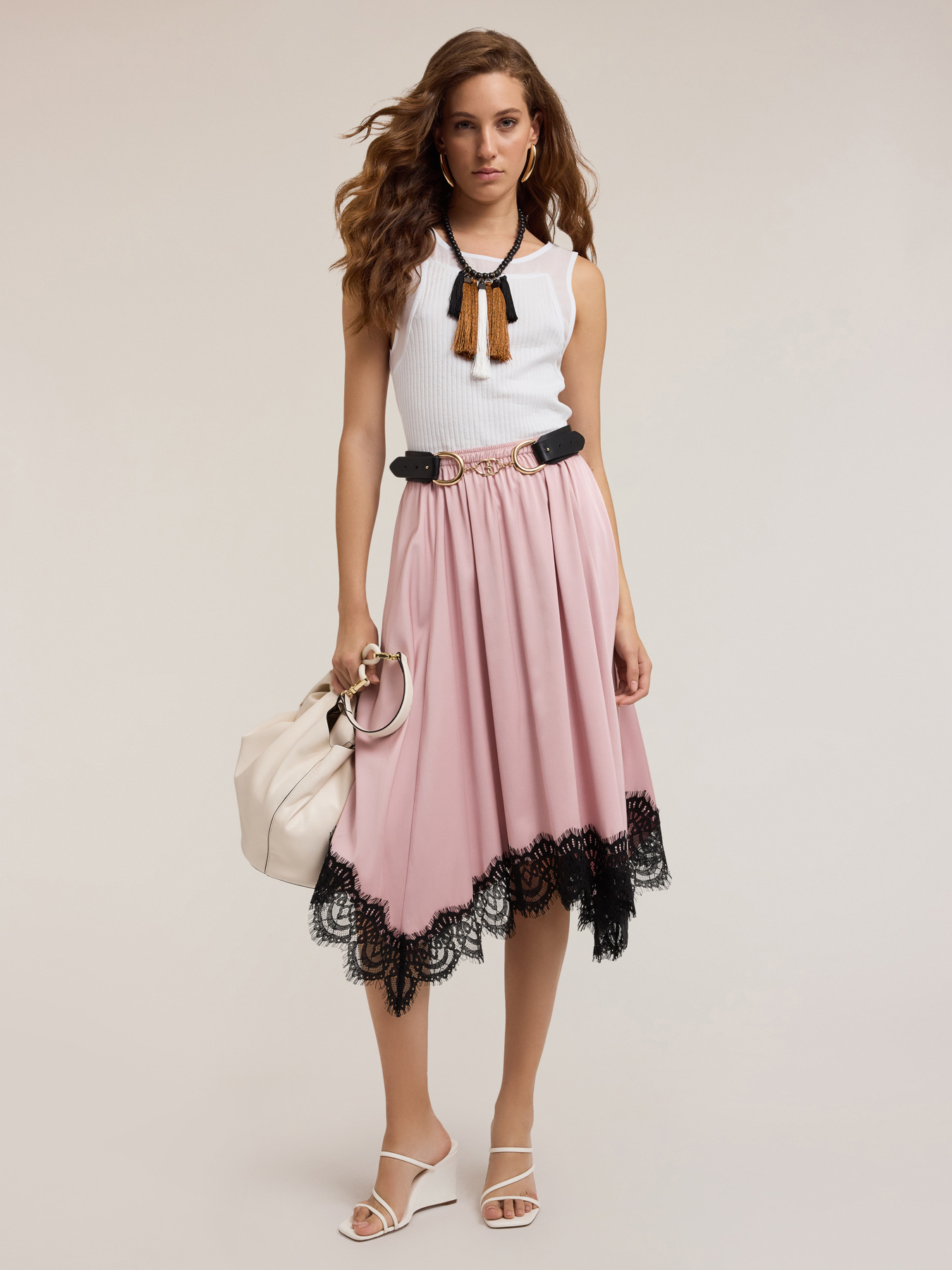 Falda de raso con borde de encaje image number 0