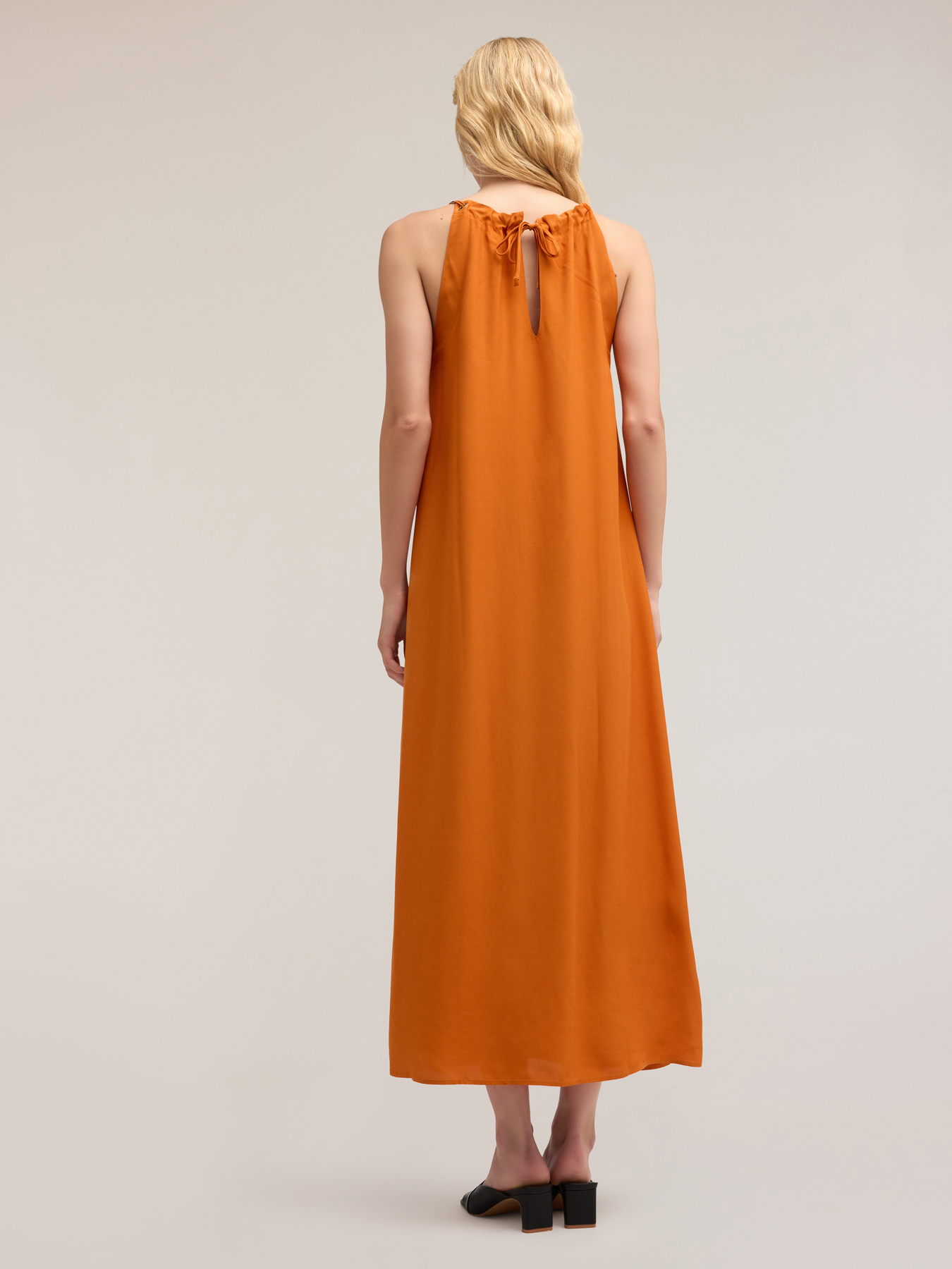 Vestido largo vaporoso con ojales image number 1