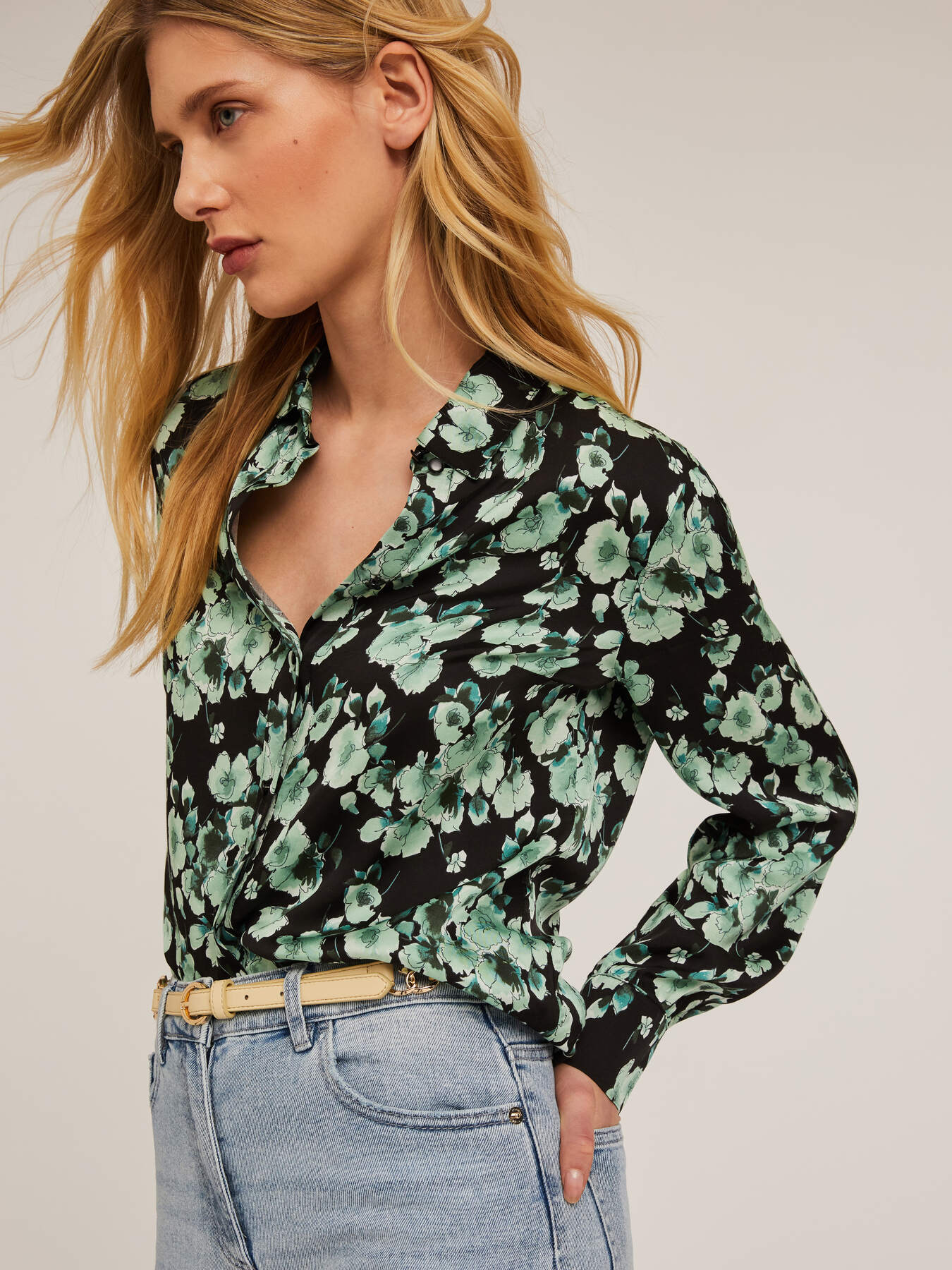 Camisa de raso con estampado de flores image number 0