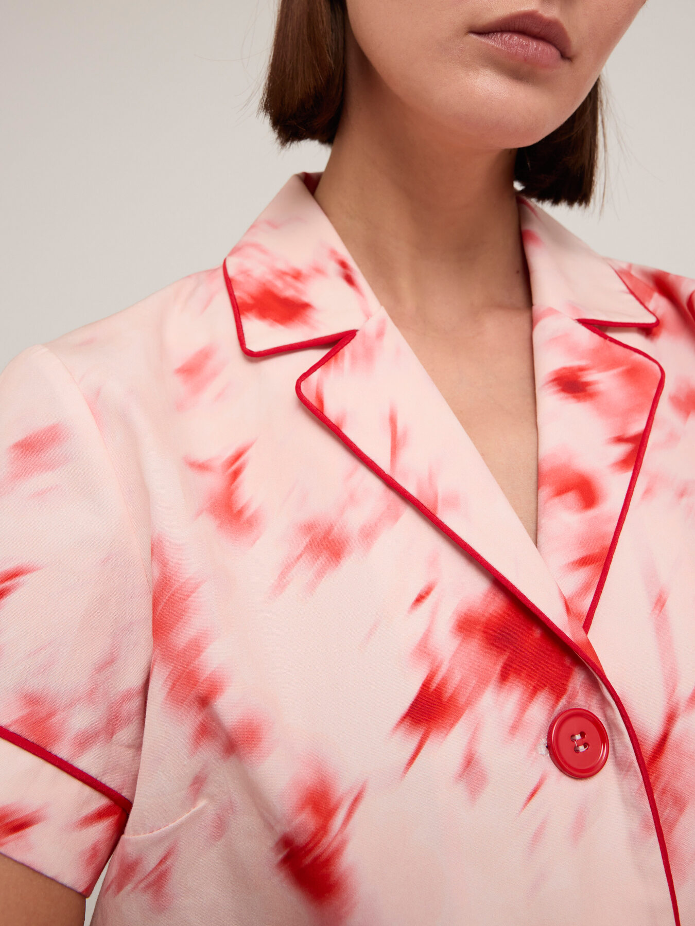 Kurze Hemdbluse mit Chin&eacute;-Muster image number 3