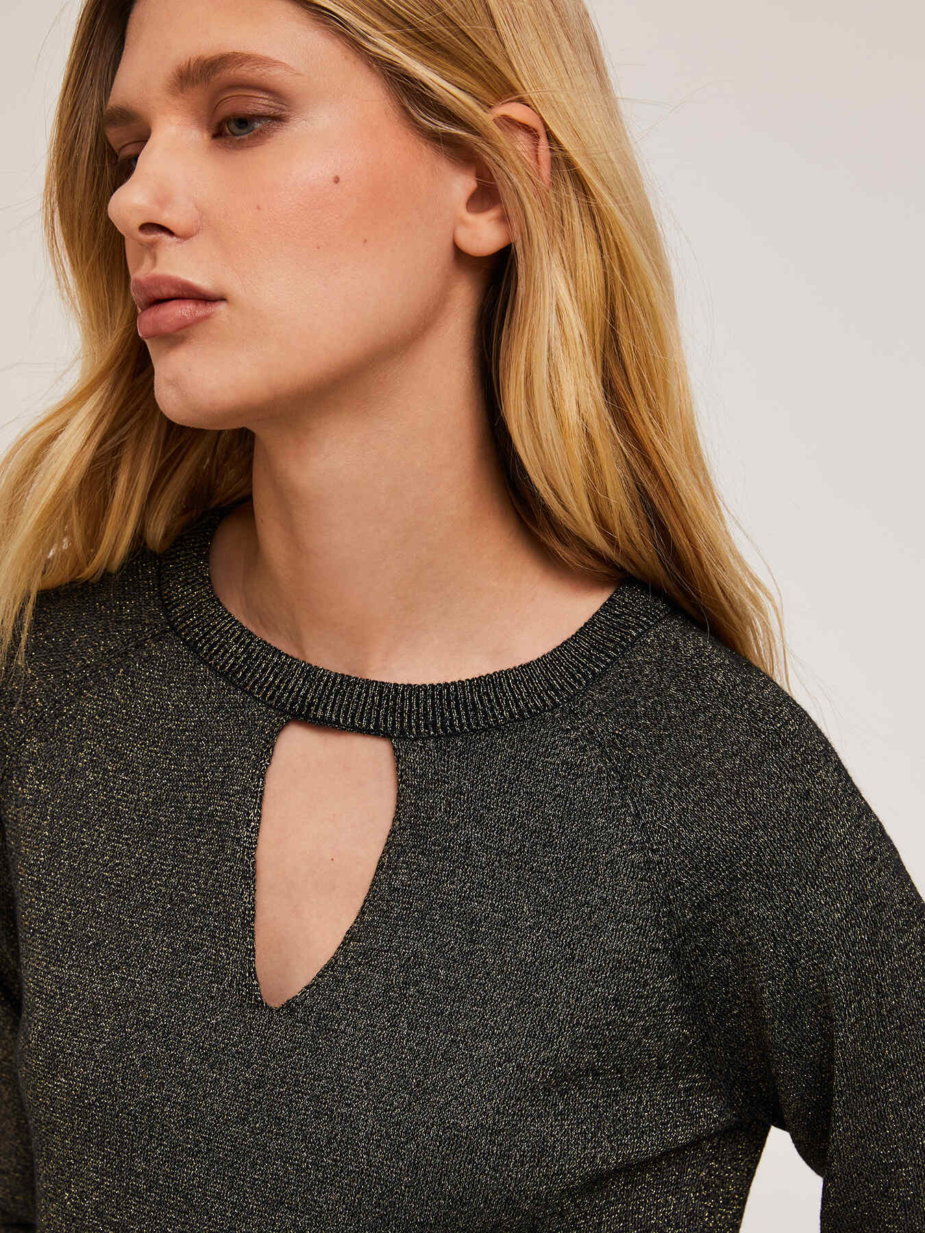 Jersey con cut-out en mezcla de l&uacute;rex image number 0