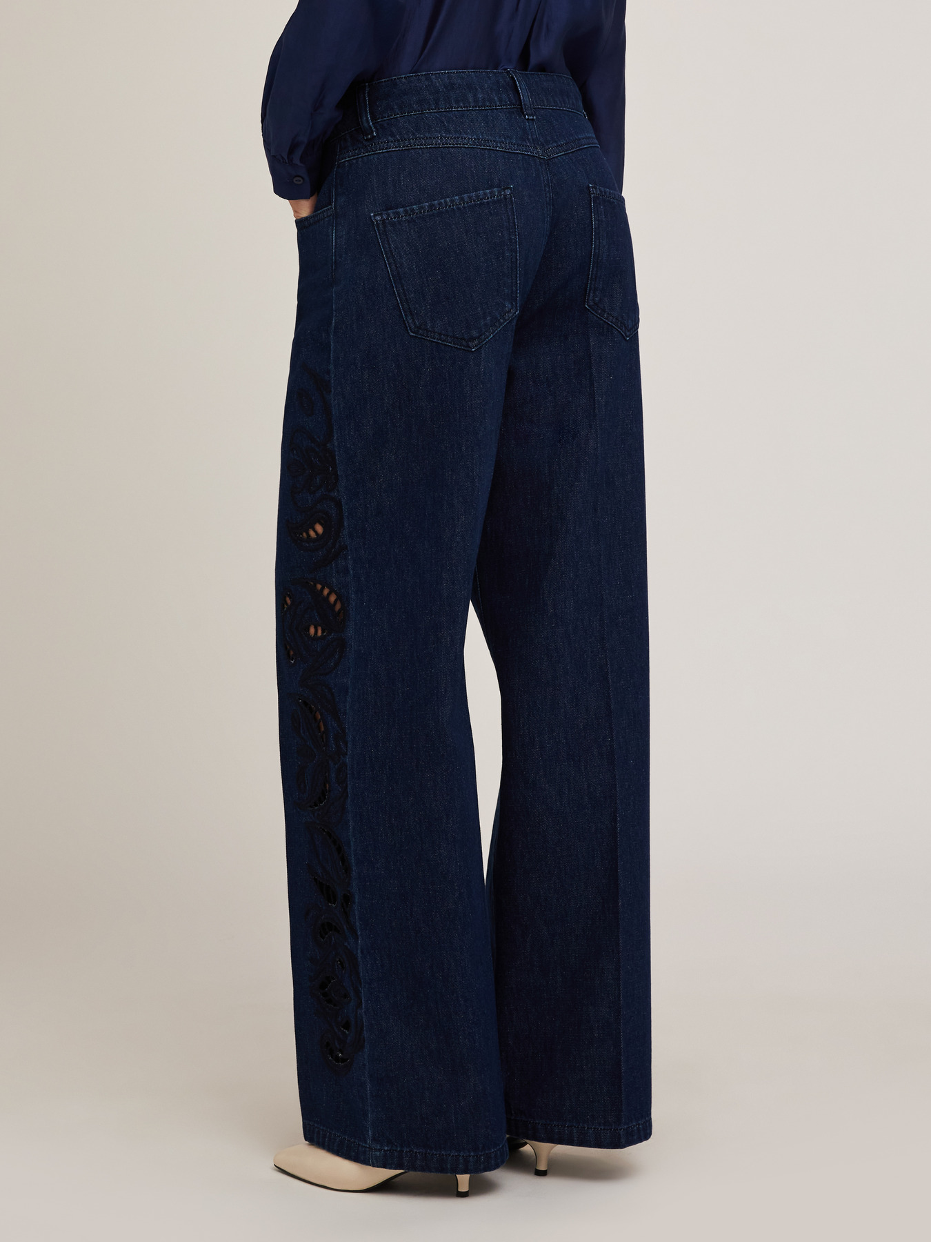 Jeans wide slouchy con ricamo image number 1