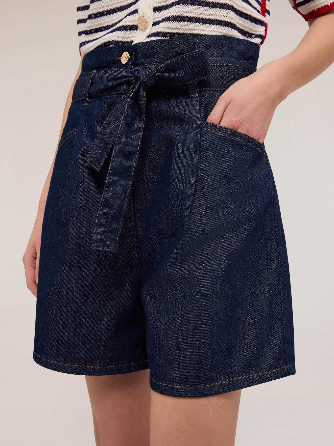 High-waist denim shorts image number 2