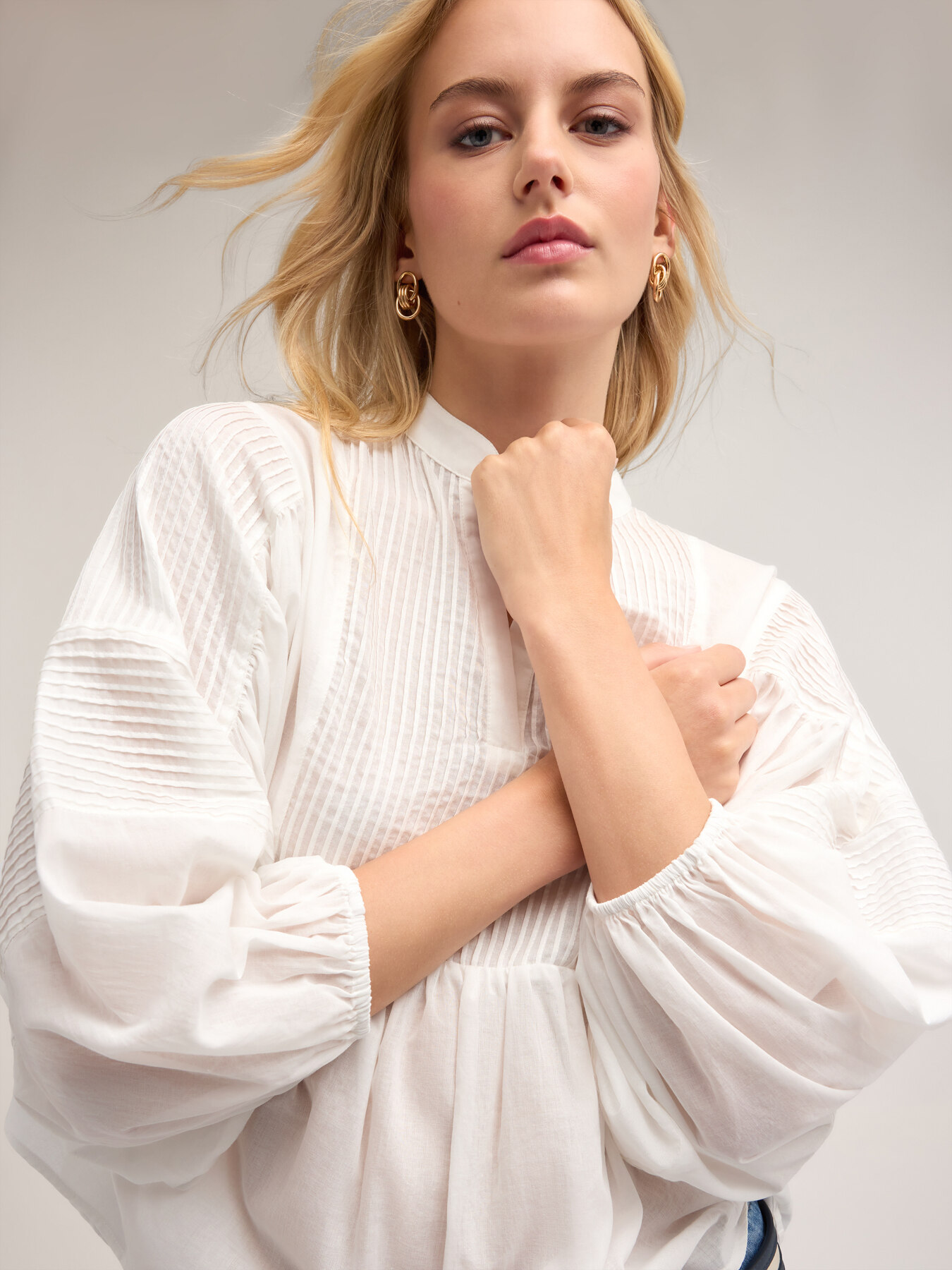 Blusa amplia con detalle de pliegues image number 2