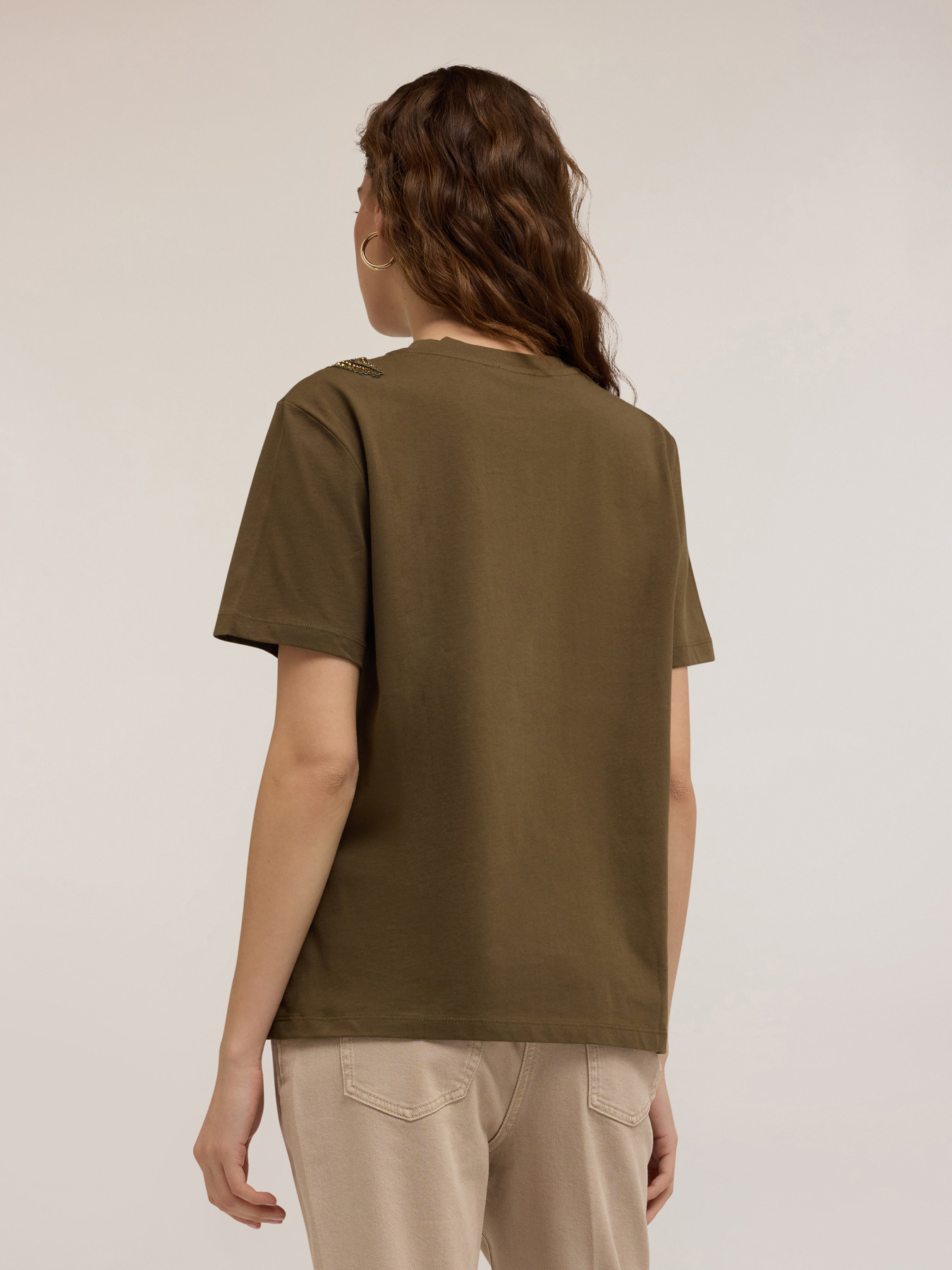 T-shirt con patch ricamato image number 1