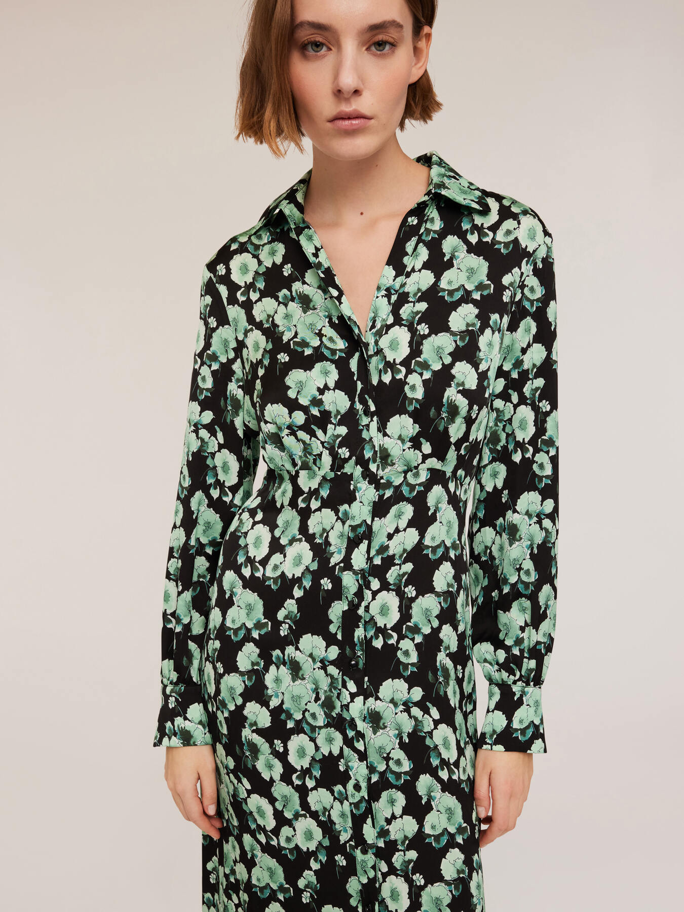 Robe chemisier en satin motif &agrave; fleurs image number 2