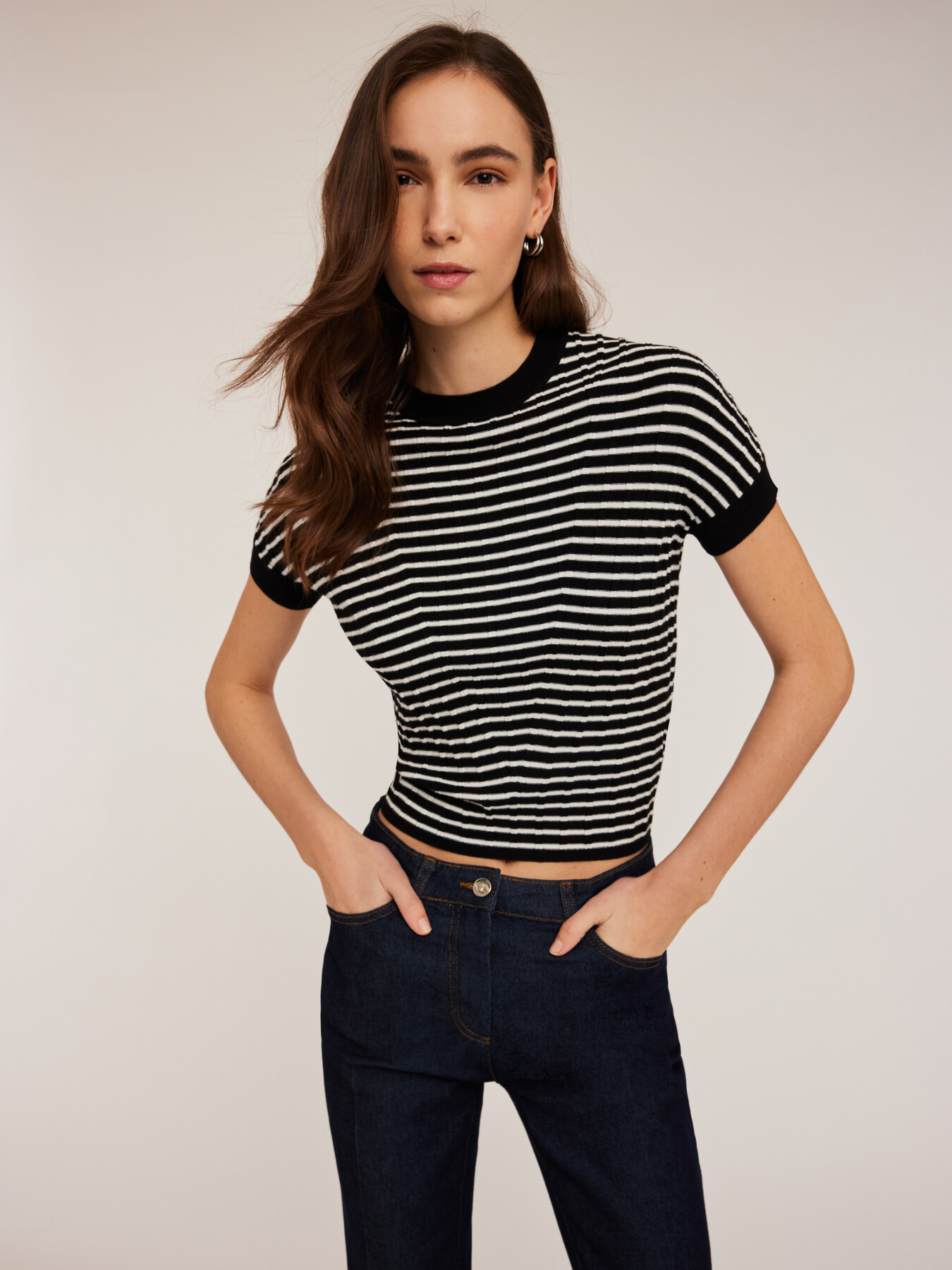 Maglia a coste tridimensionali maniche corte image number 2