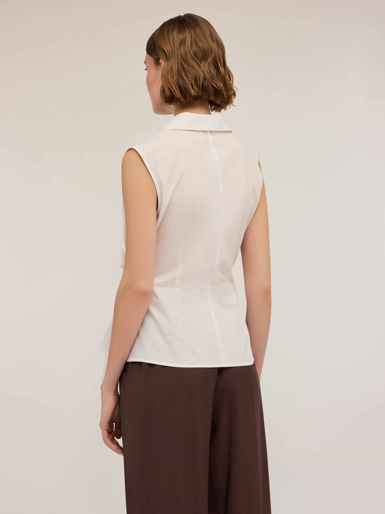 Camicia smanicata ad incrocio image number 1