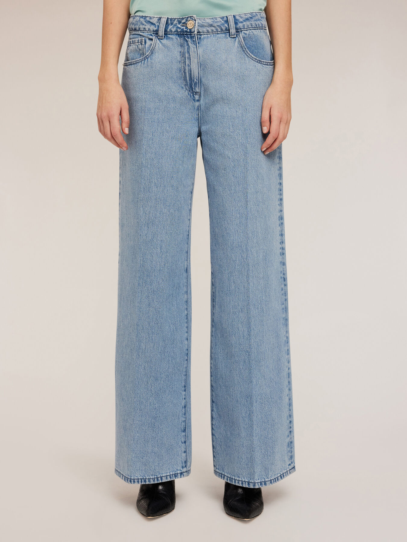 Jean jambe large bleu clair image number 2