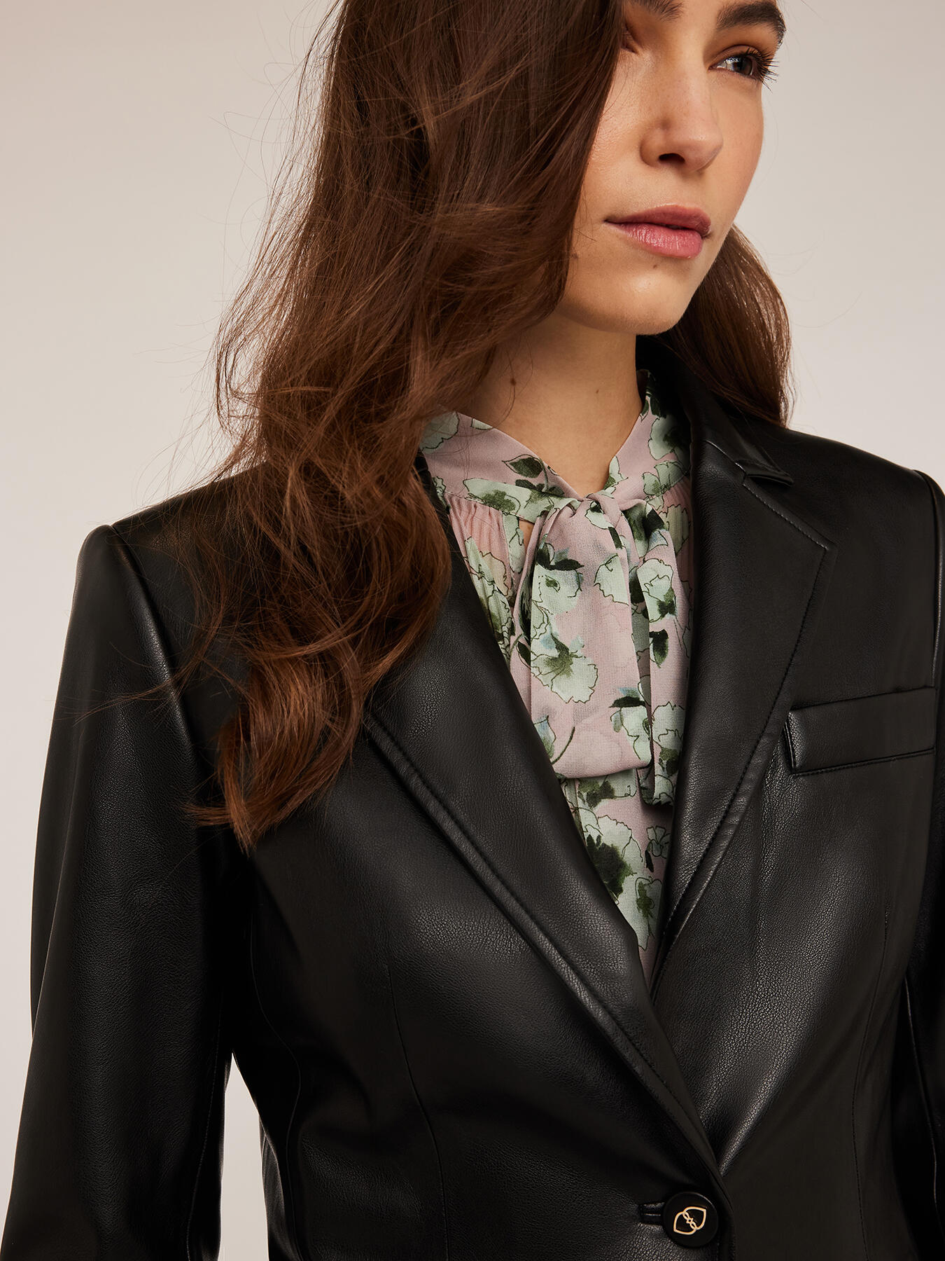 Blazer &agrave; simple boutonnage en tissu enduit image number 3