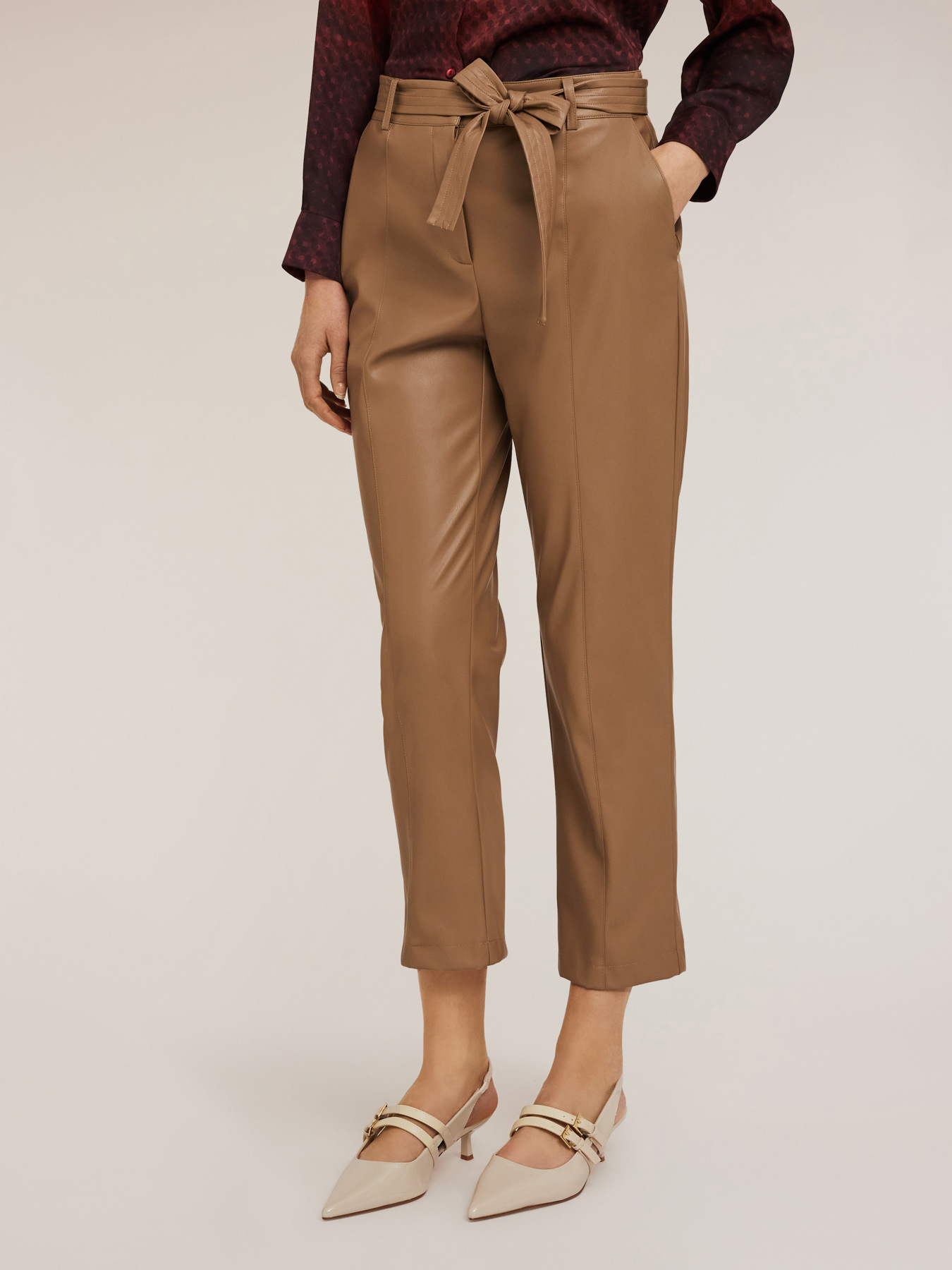 Pantaloni con cintura in tessuto spalmato image number 0