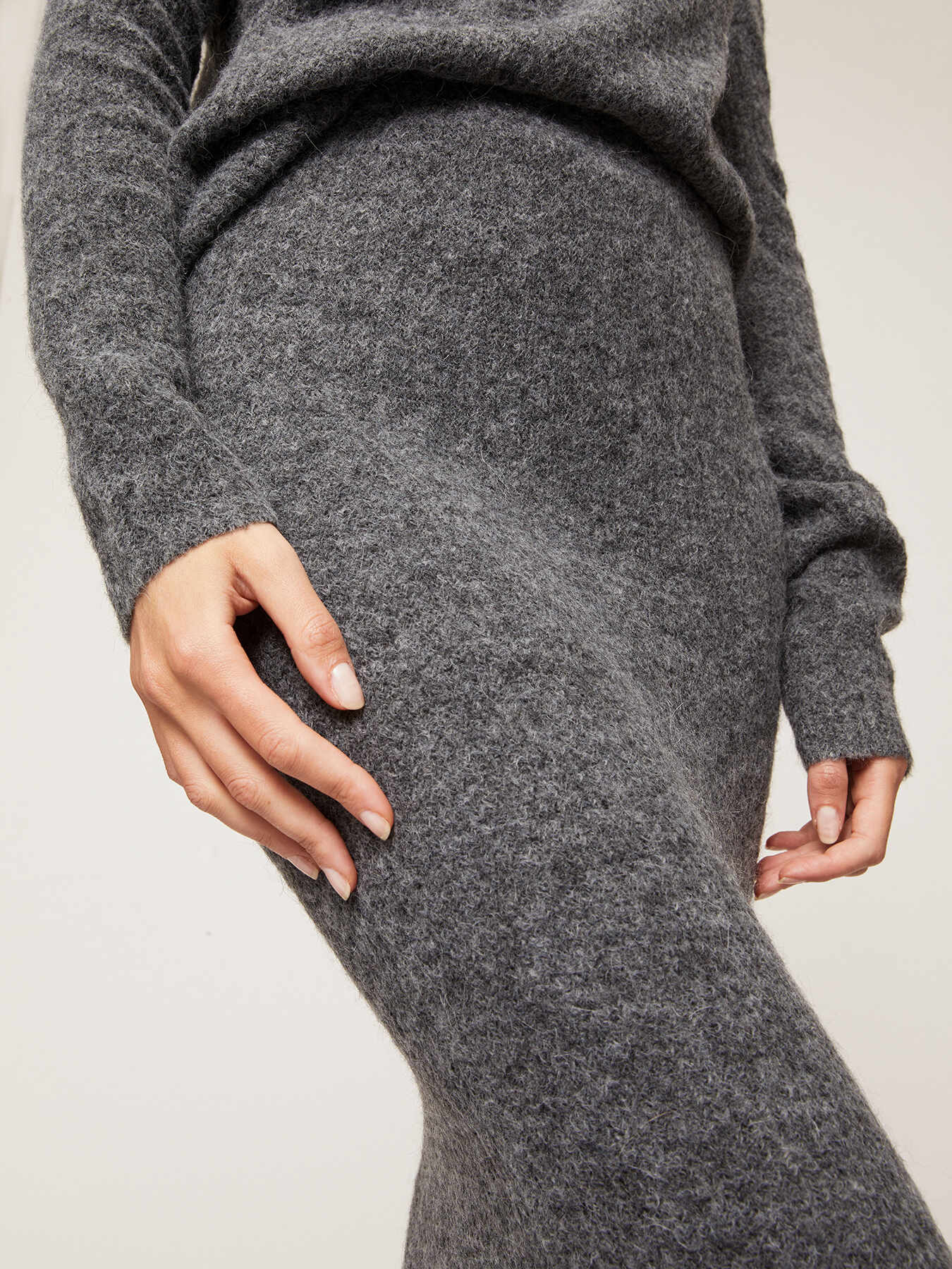 jupe mi-longue en maille d&rsquo;alpaga m&eacute;lang&eacute;e image number 2