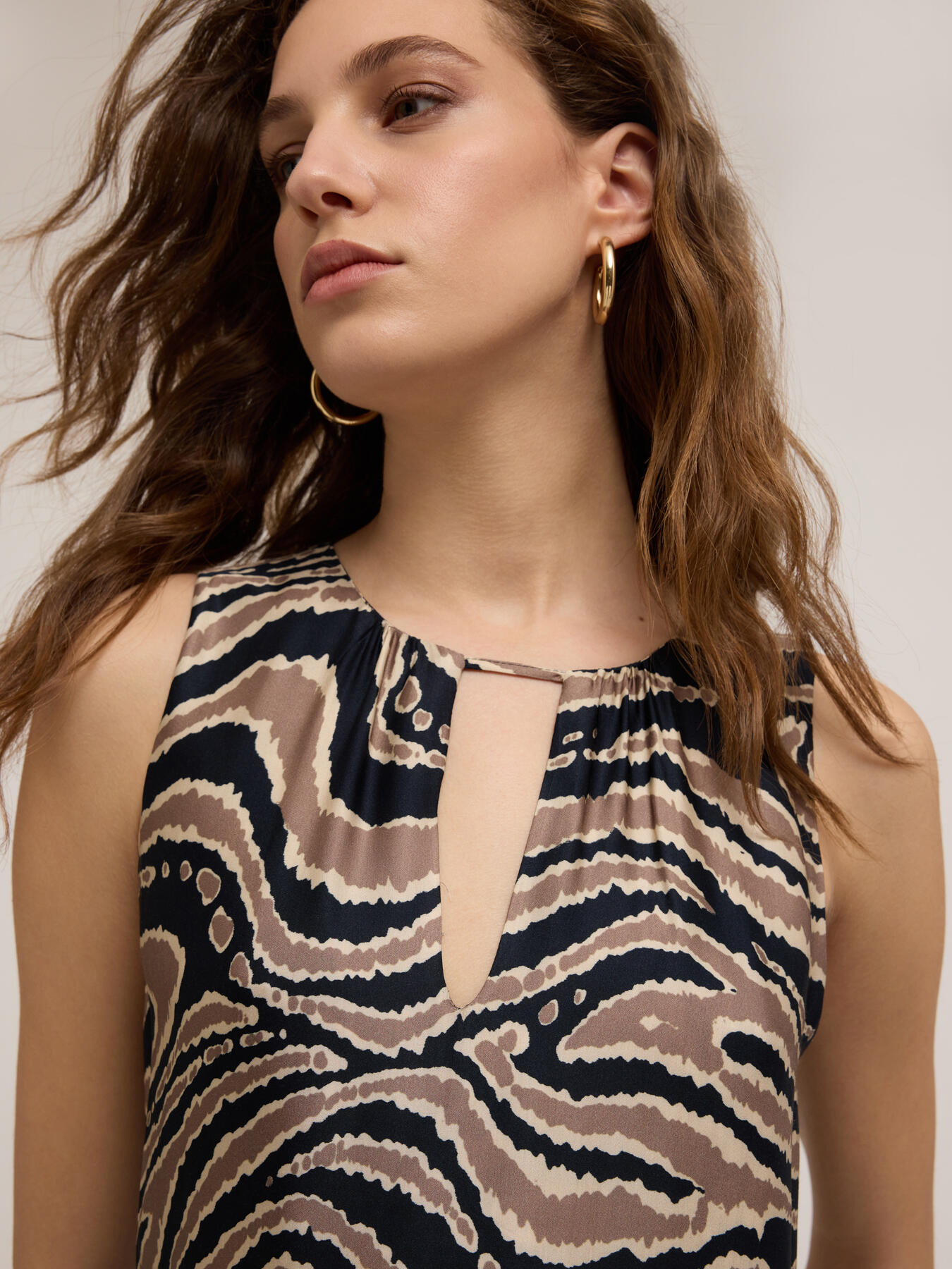 Bedrucktes langes Kleid mit Volants image number 3