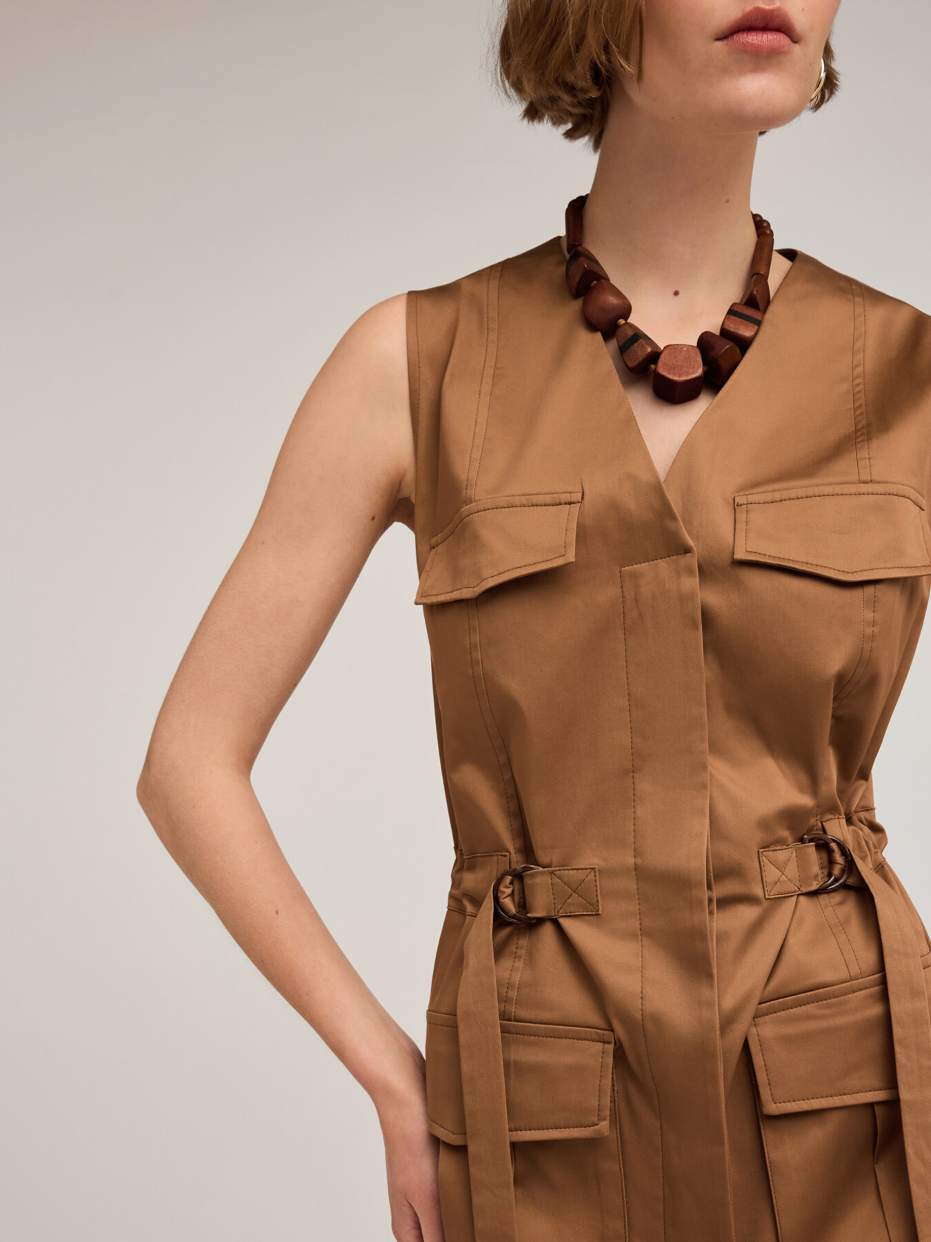 Vestido estilo sahariano de raso image number 3