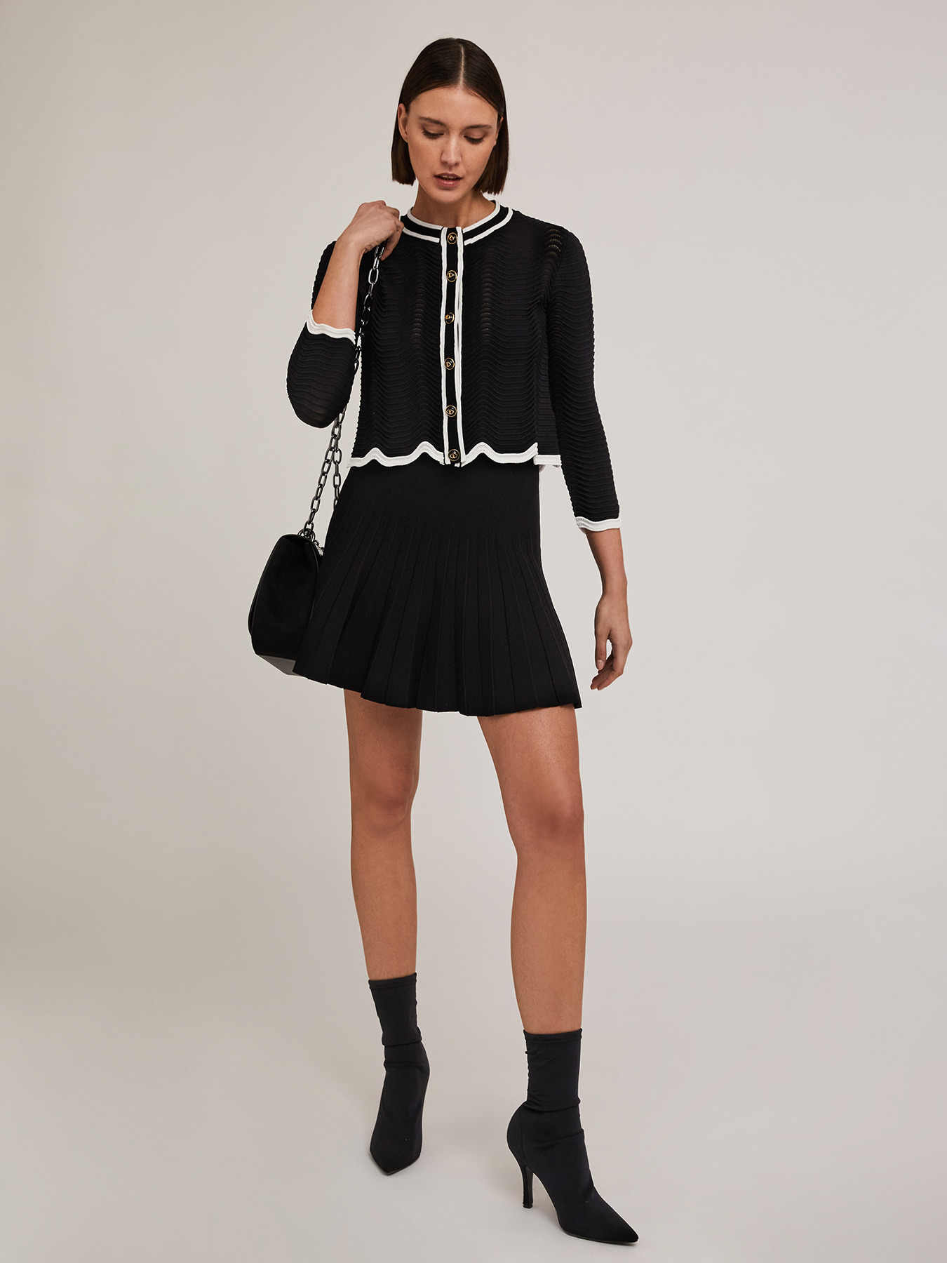 Wavy stitch knit cardigan image number 2