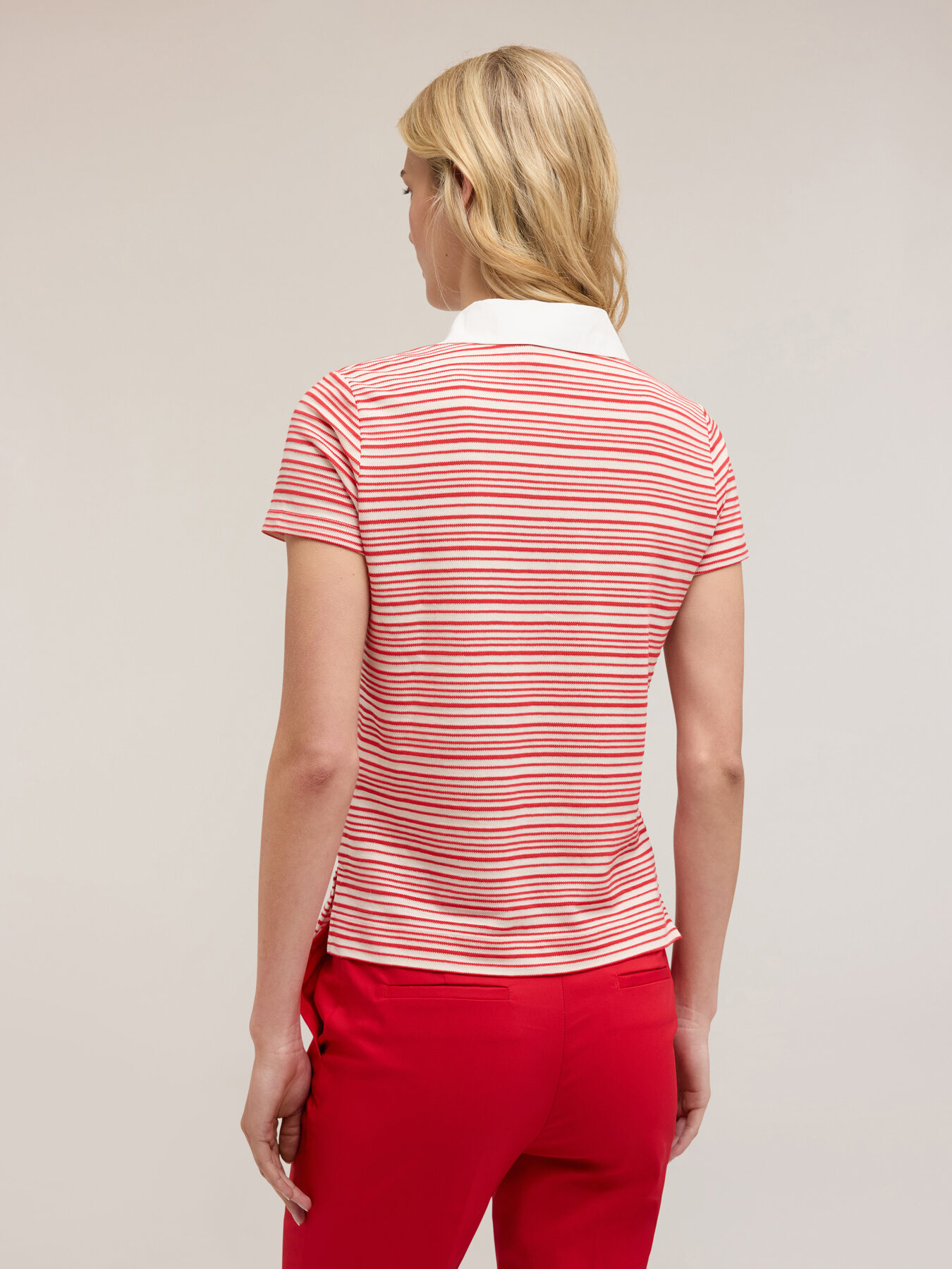 Gestreiftes T-Shirt mit mit Steinen besticktem Kragen image number 1