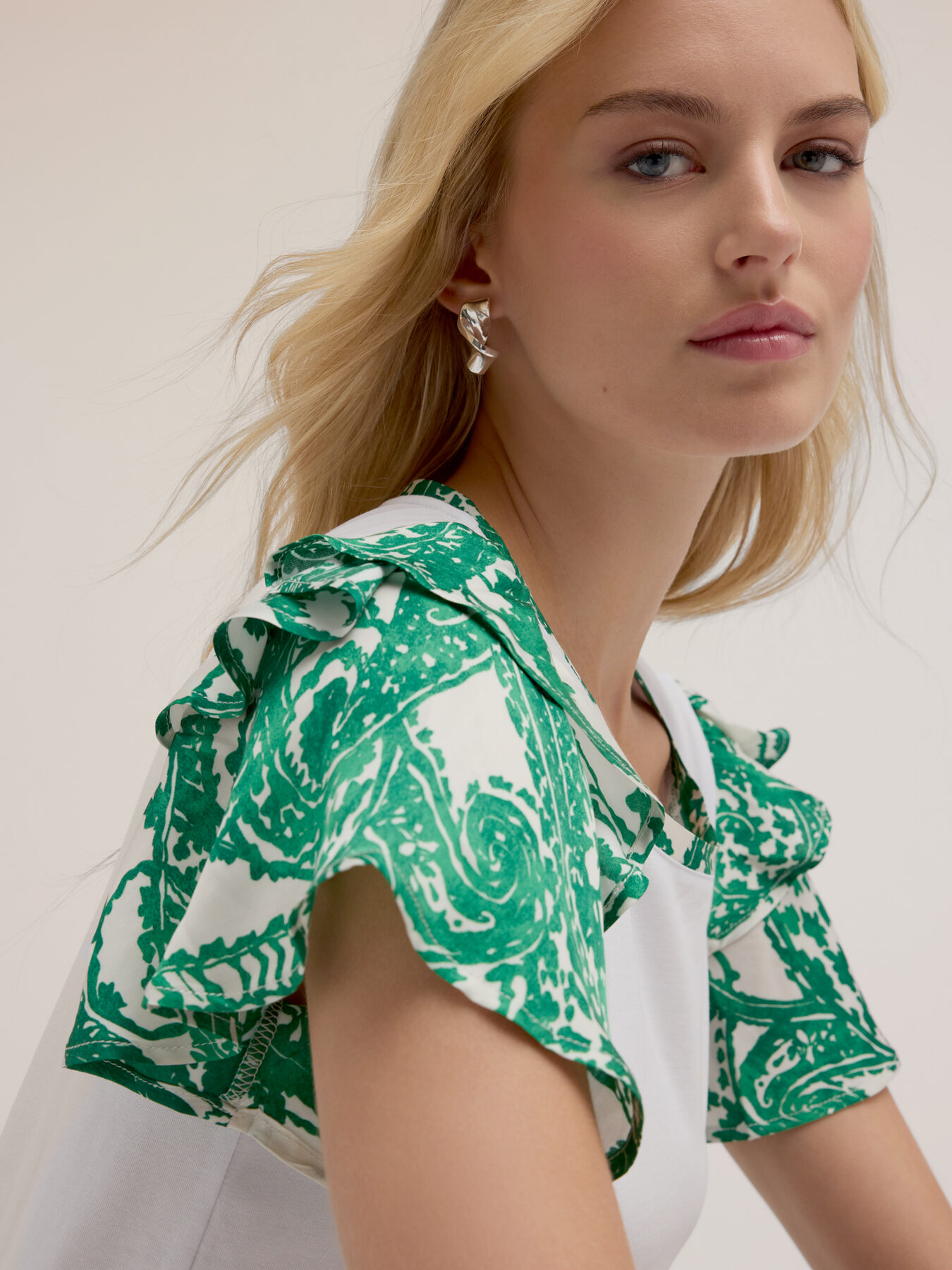 T-shirt with paisley print sleeves image number 0