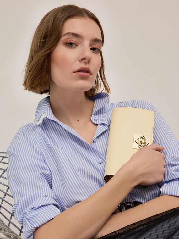 Wallet bag in coated fabric