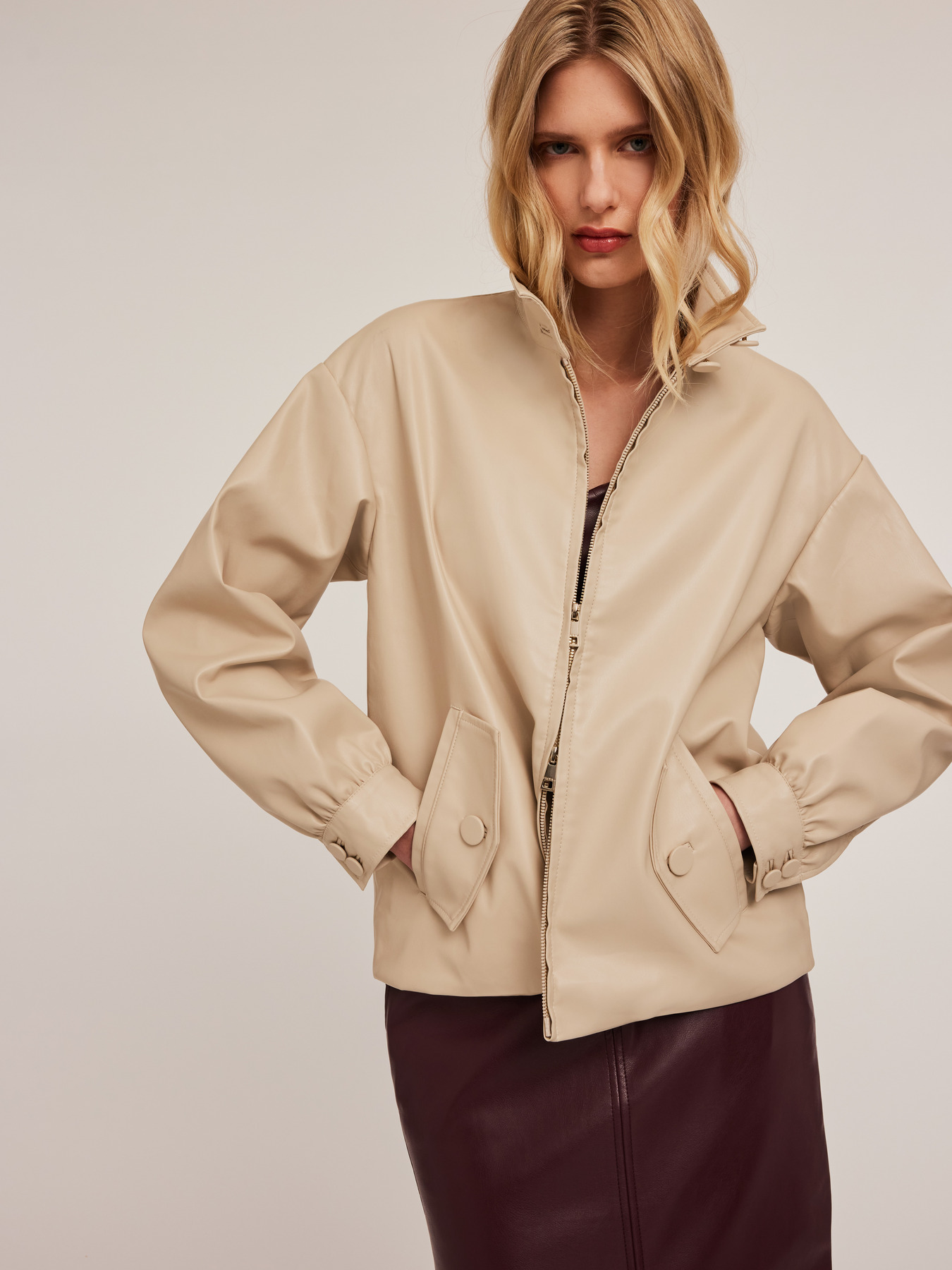 Bomberjacke aus beschichtetem Stoff mit Nappa-Effekt image number 0