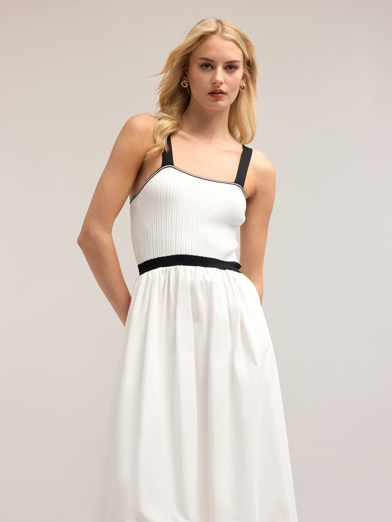 Vestido bimaterial con falda circular image number 3