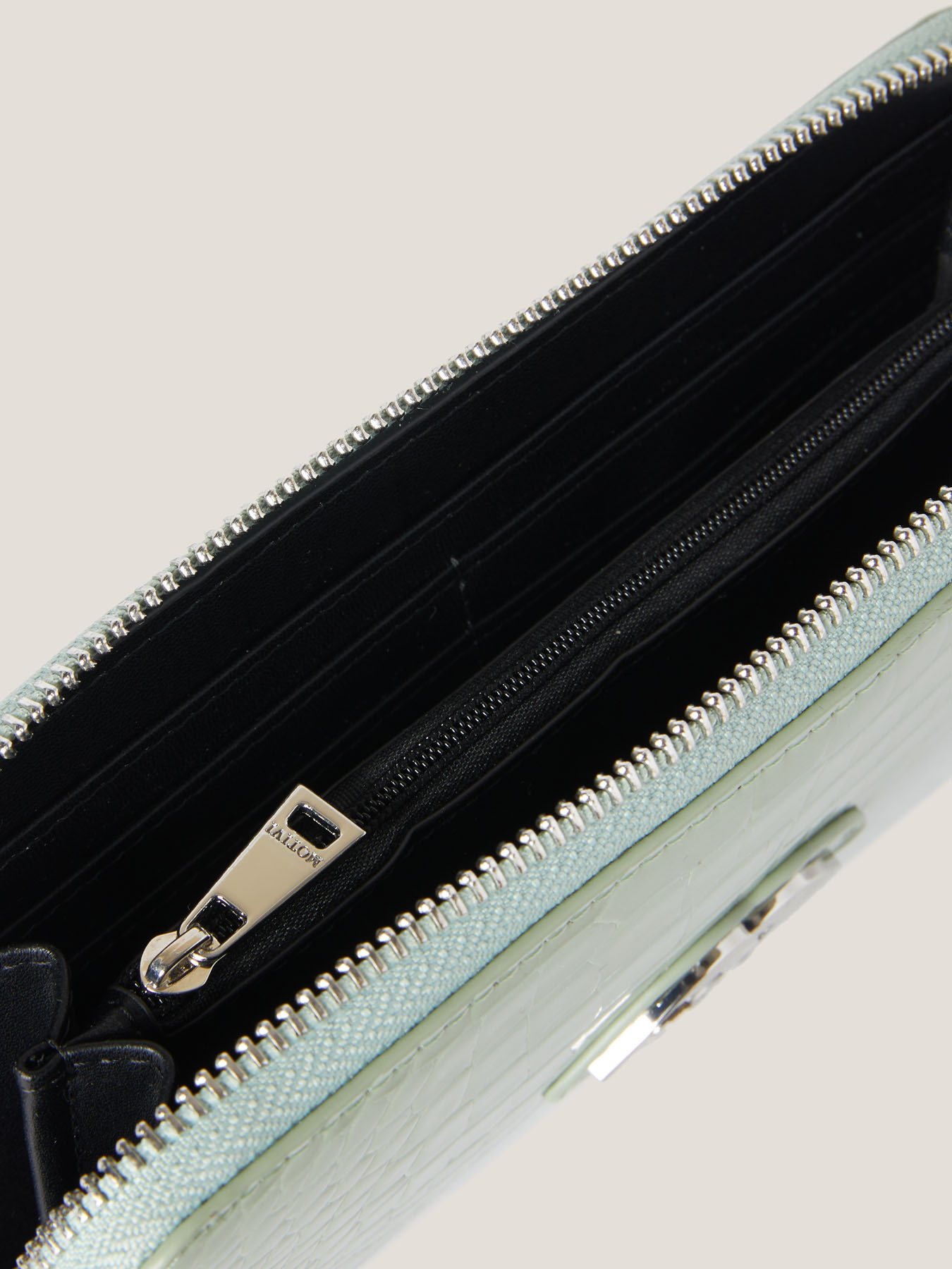 Portemonnaie mit umlaufendem Rei&szlig;verschluss aus Lederimitat mit Kroko-Pr&auml;gung image number 2