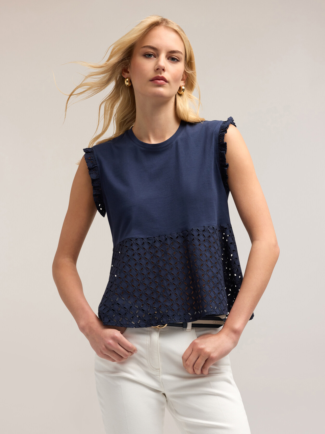 Camiseta sin mangas con inserto de bordado ingl&eacute;s image number 3