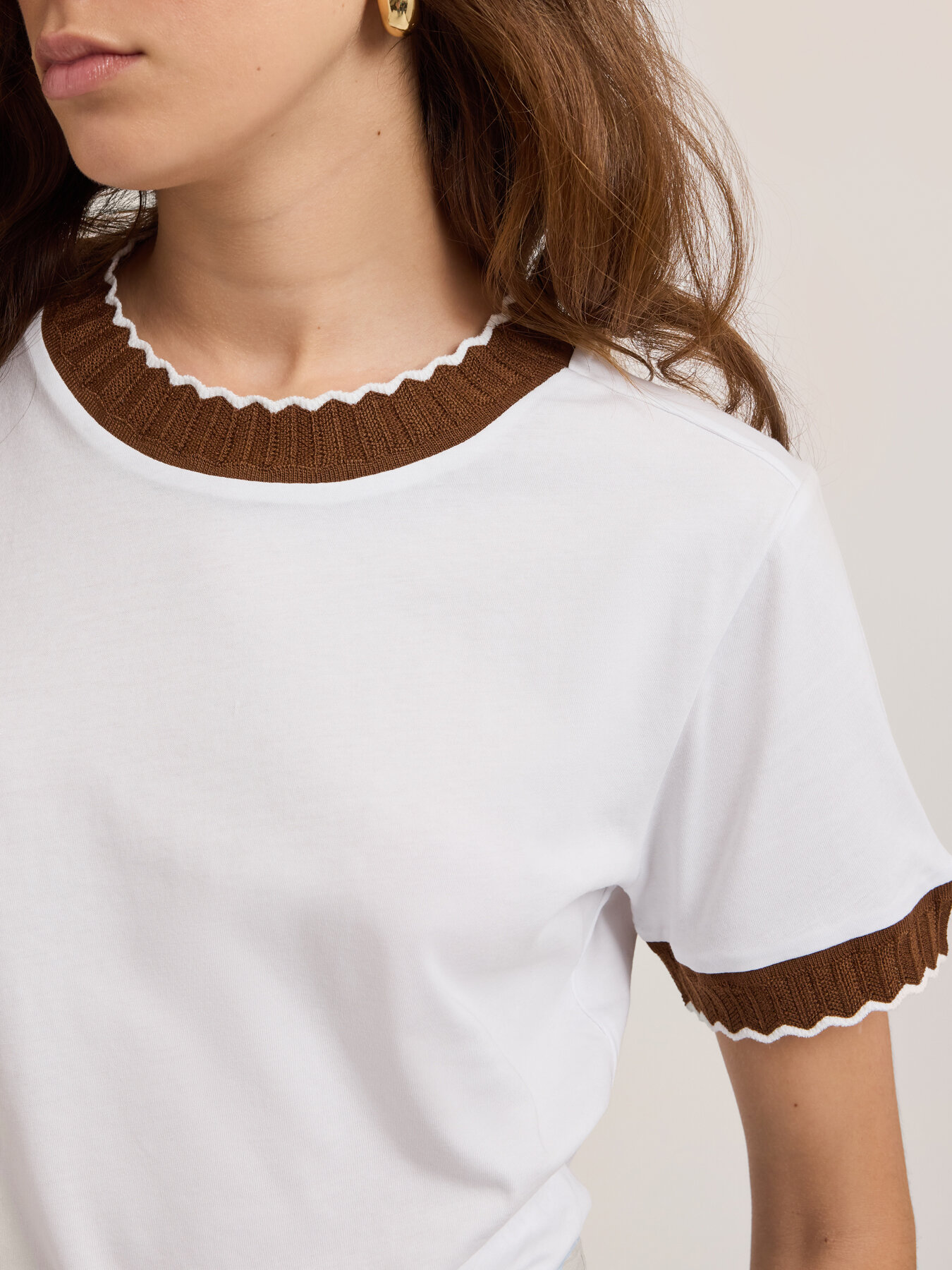 T-shirt with knit borders image number 3