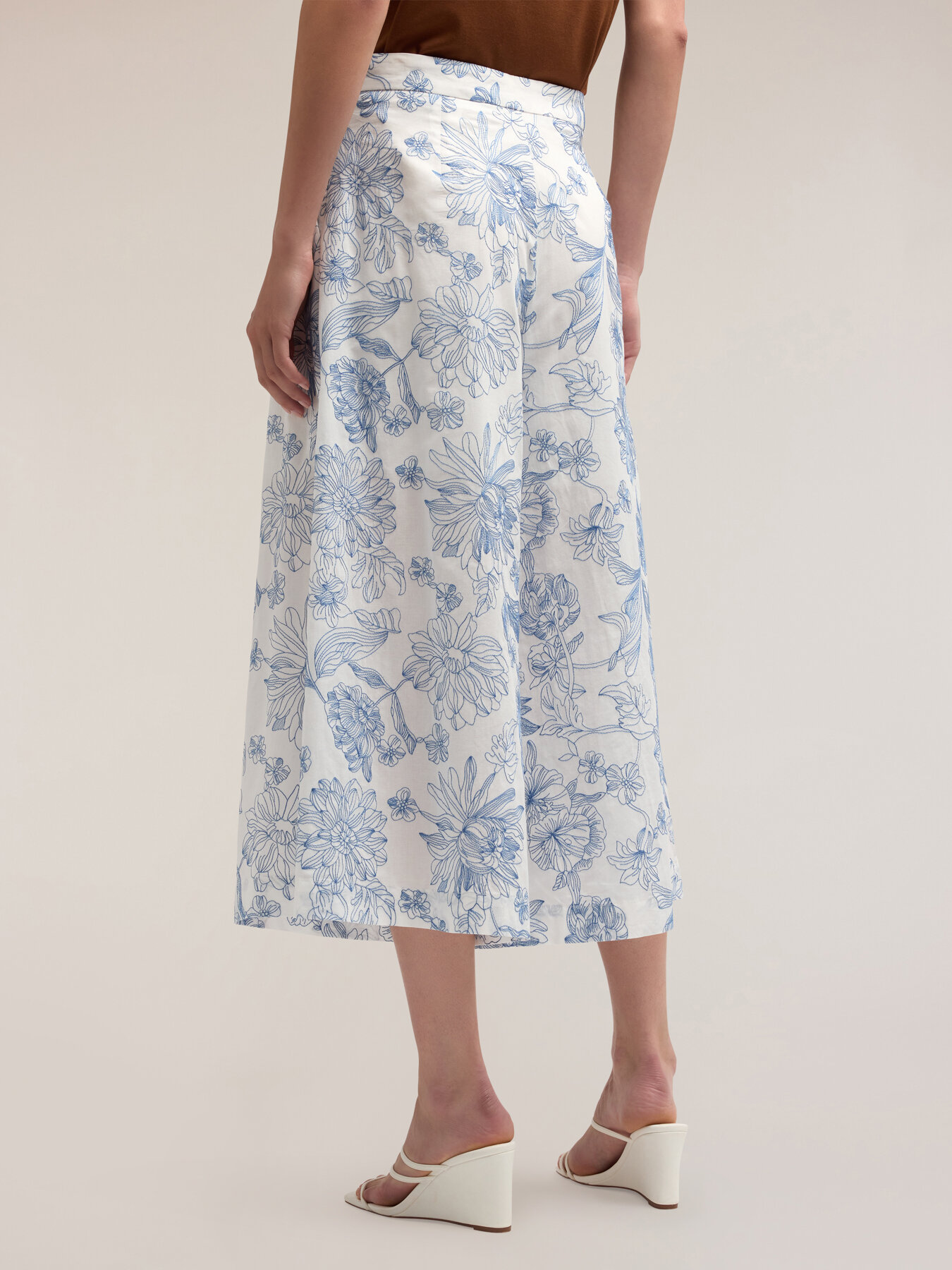 Cropped-Hose aus Baumwolle mit Blumenstickerei image number 1