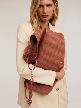 Curly tote bag made with woven armure effect cloth