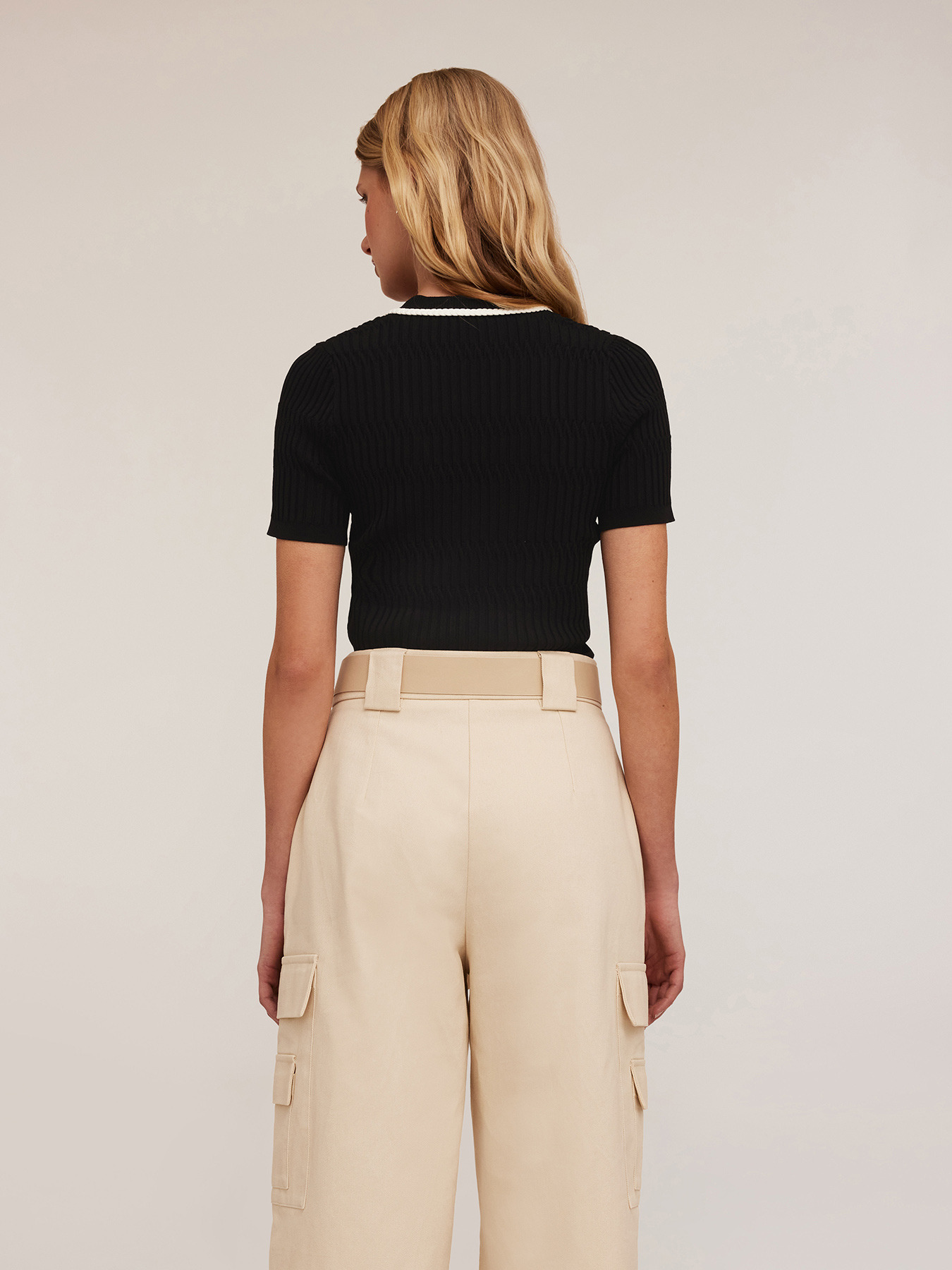 Gerippter Pullover mit Zopfmuster an den Kanten image number 1