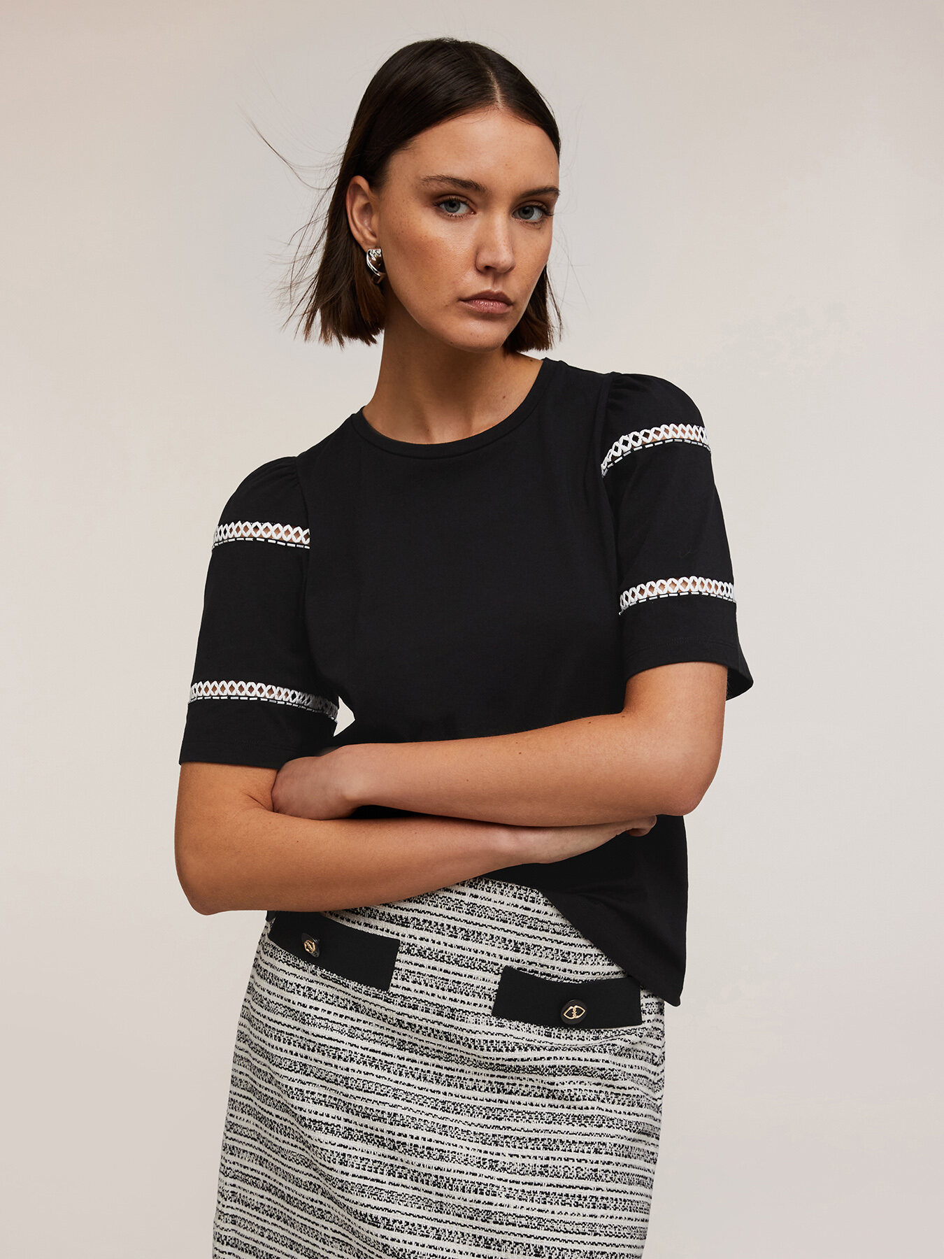 T-Shirt mit bestickten &Auml;rmeln image number 2