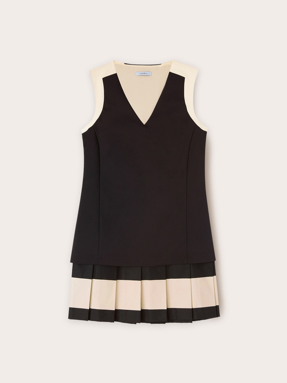Two-colour dress with pleated skirt