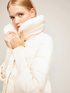 Kurze Lightweight-Daunenjacke mit Strickb&uuml;ndchen image number 2