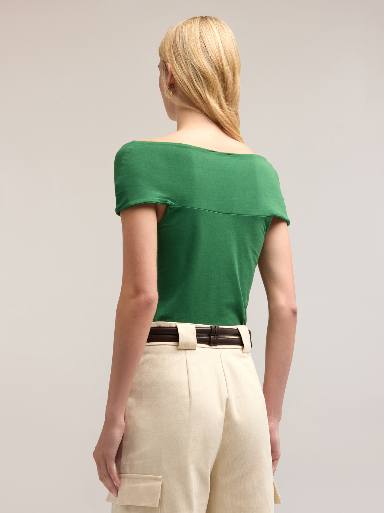 Camiseta con hombros descubiertos image number 1