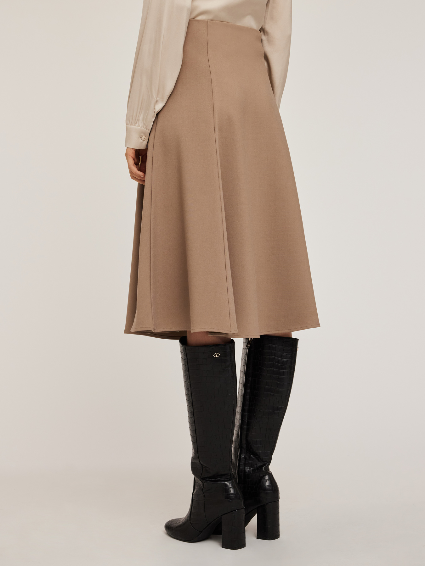 Gonna a mezza ruota image number 1