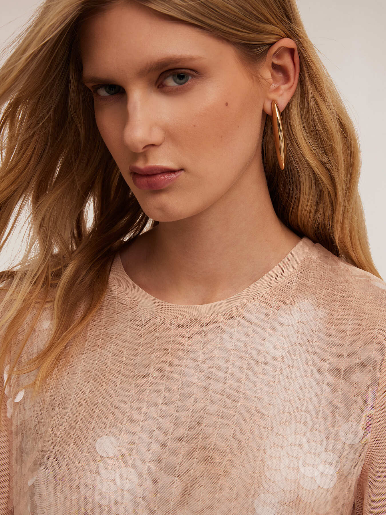 Tulle T-shirt with oversized sequins image number 4