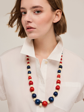 Long necklace with wooden and raffia beads