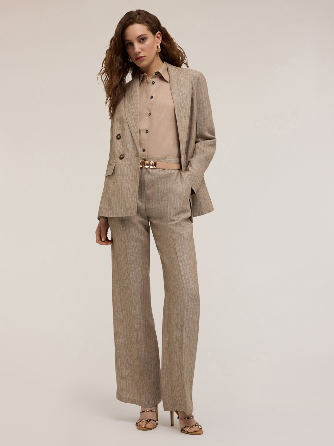 Zweireihiger Blazer mit Nadelstreifen aus Leinen image number 0