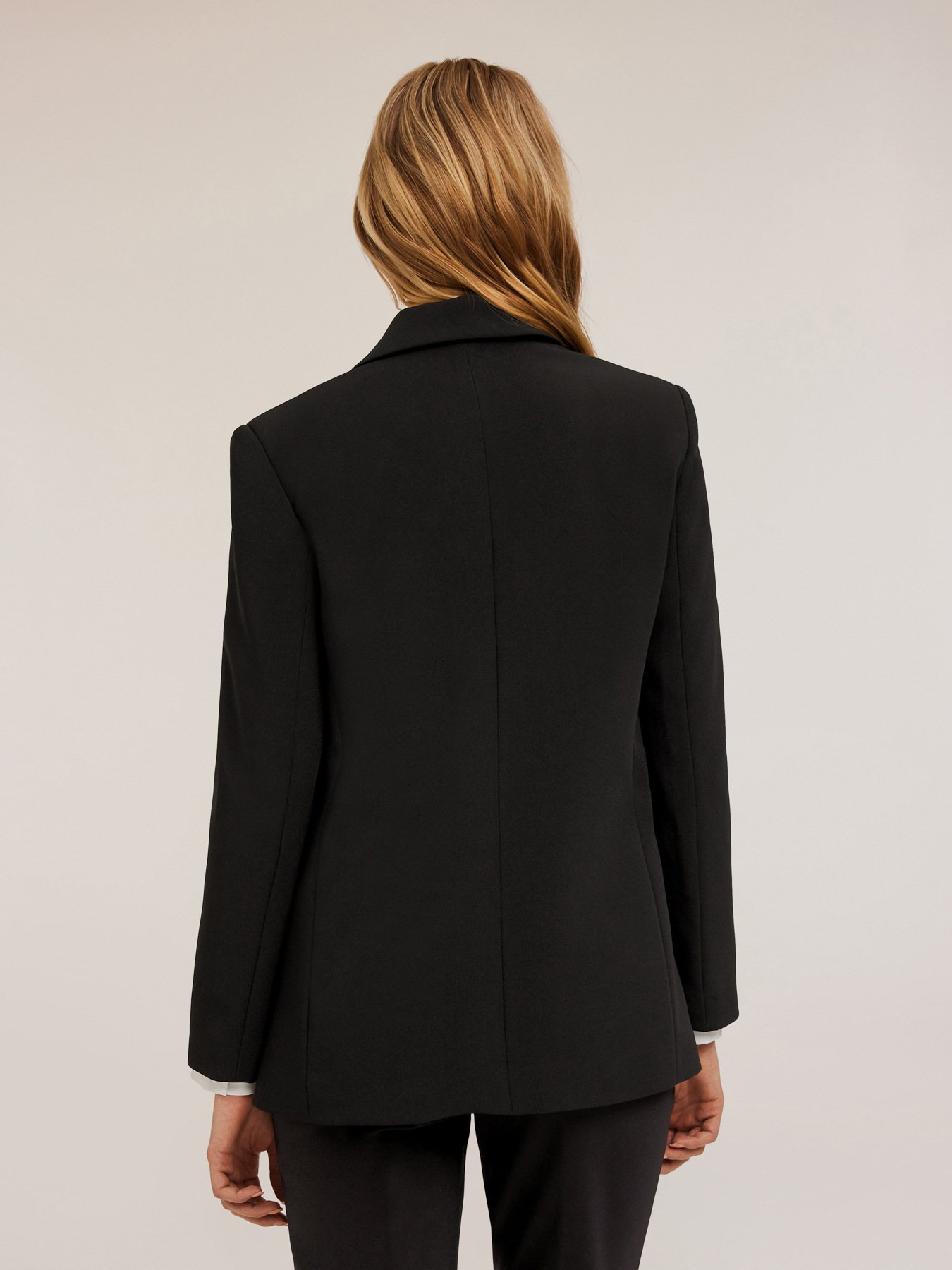 Jacke aus Kreppstoff mit Metallketten-Detail image number 1