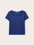 Camiseta con escote bordado image number 4