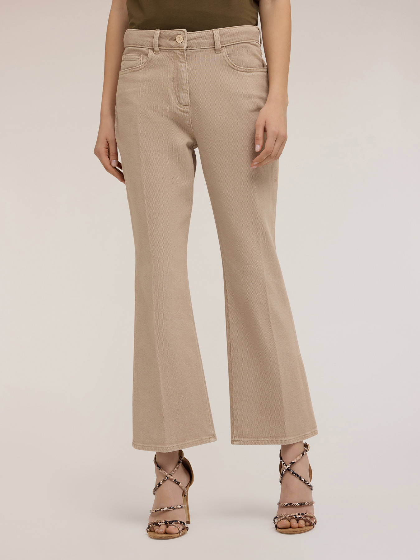 Pantal&oacute;n kick flare en drill de algod&oacute;n image number 2