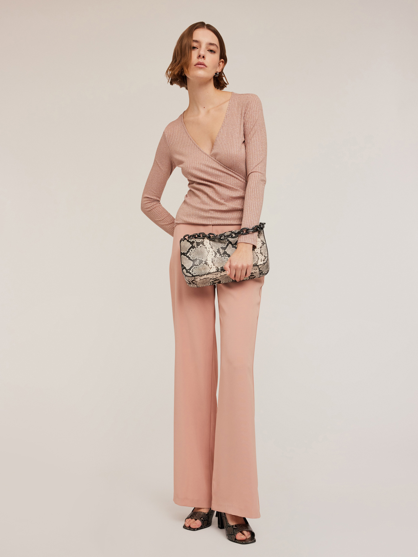 Pull cache-c&oelig;ur &agrave; c&ocirc;tes lurex image number 3