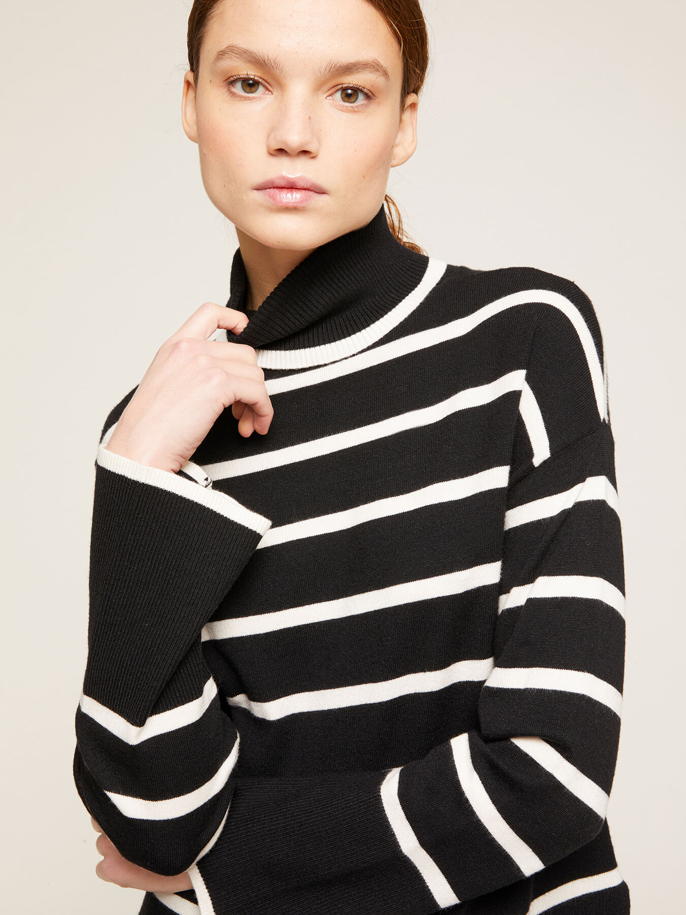 Dolcevita boxy in maglia a righe image number 3