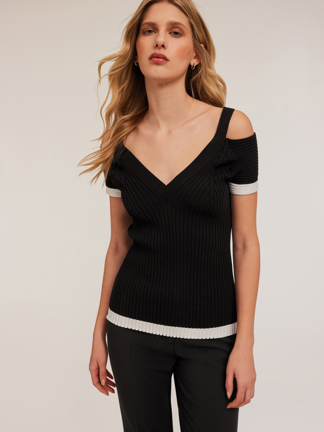 Off-shoulder ribbed sweater image number 0