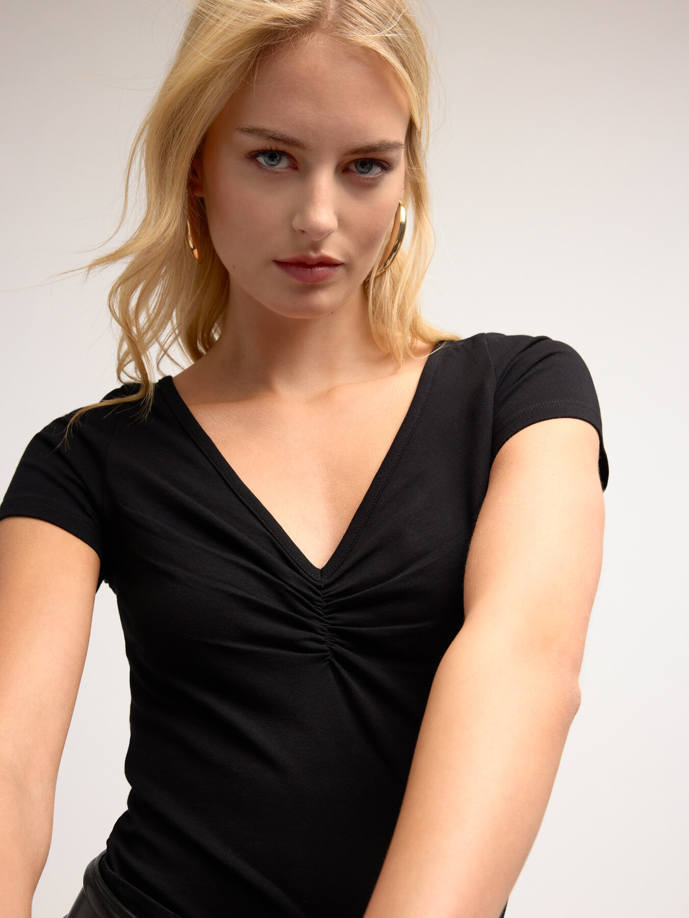 Camiseta con frunces image number 2